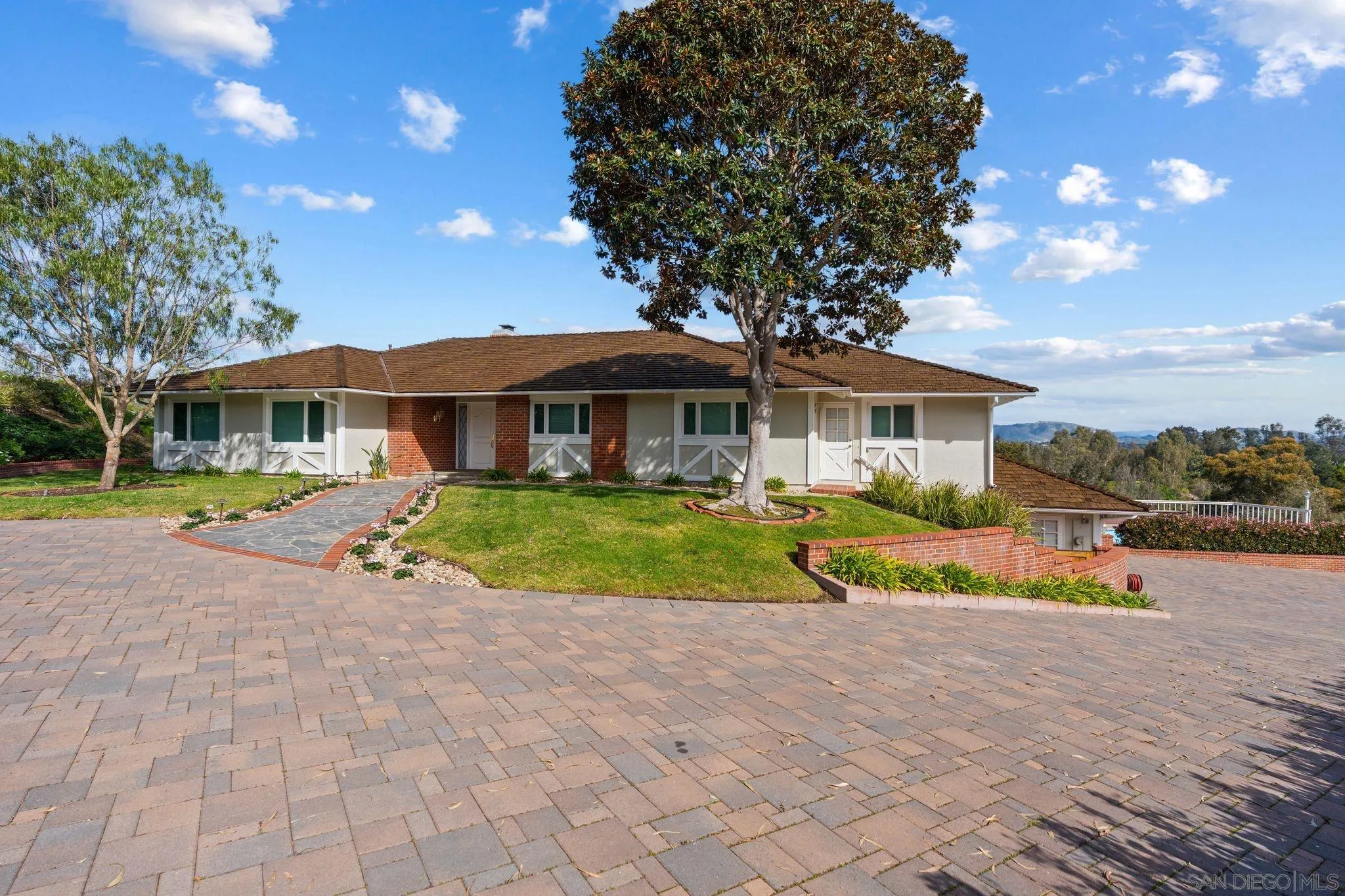 16032 Puerta Del Sol