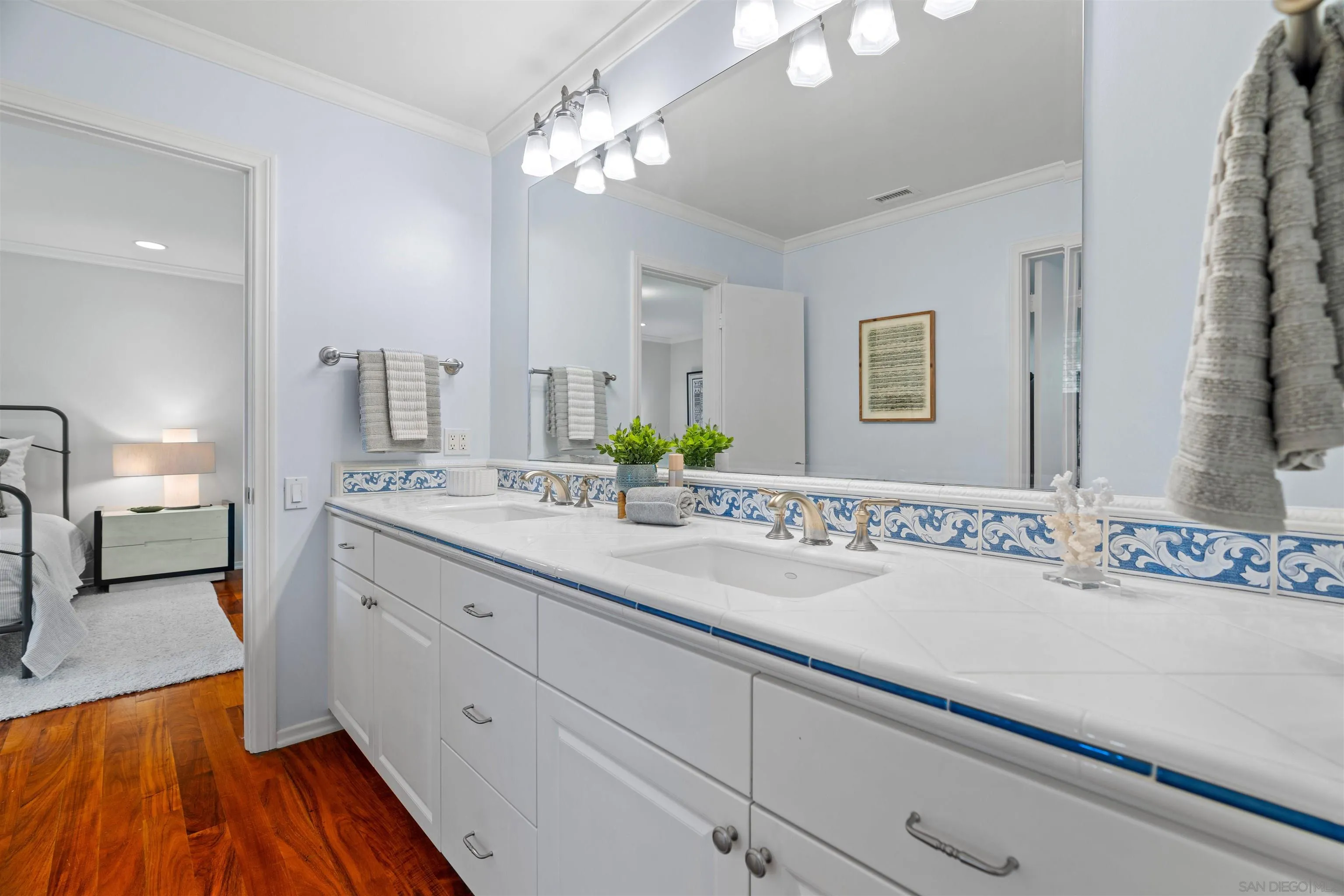 16032 Puerta Del Sol