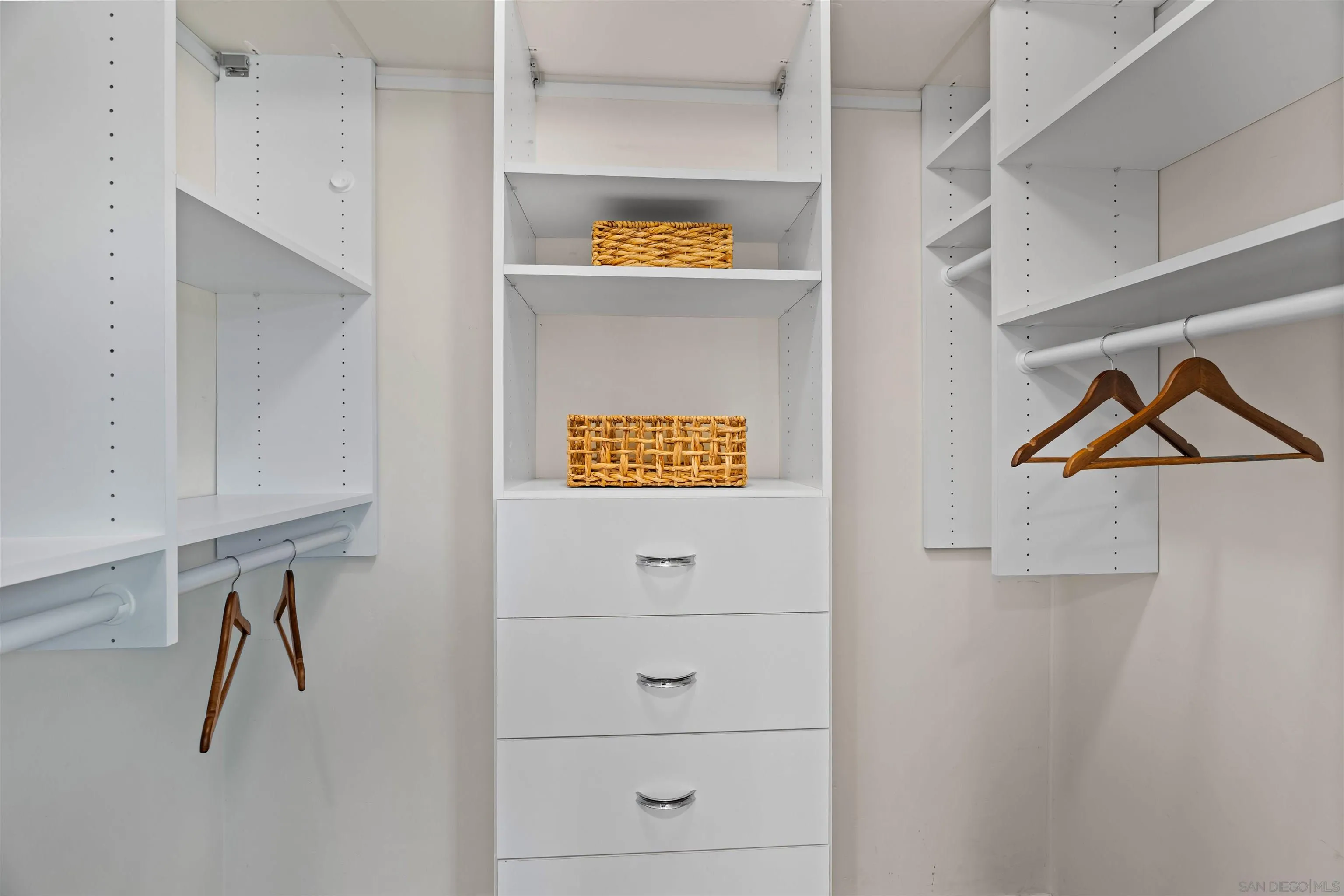 16032 Puerta Del Sol