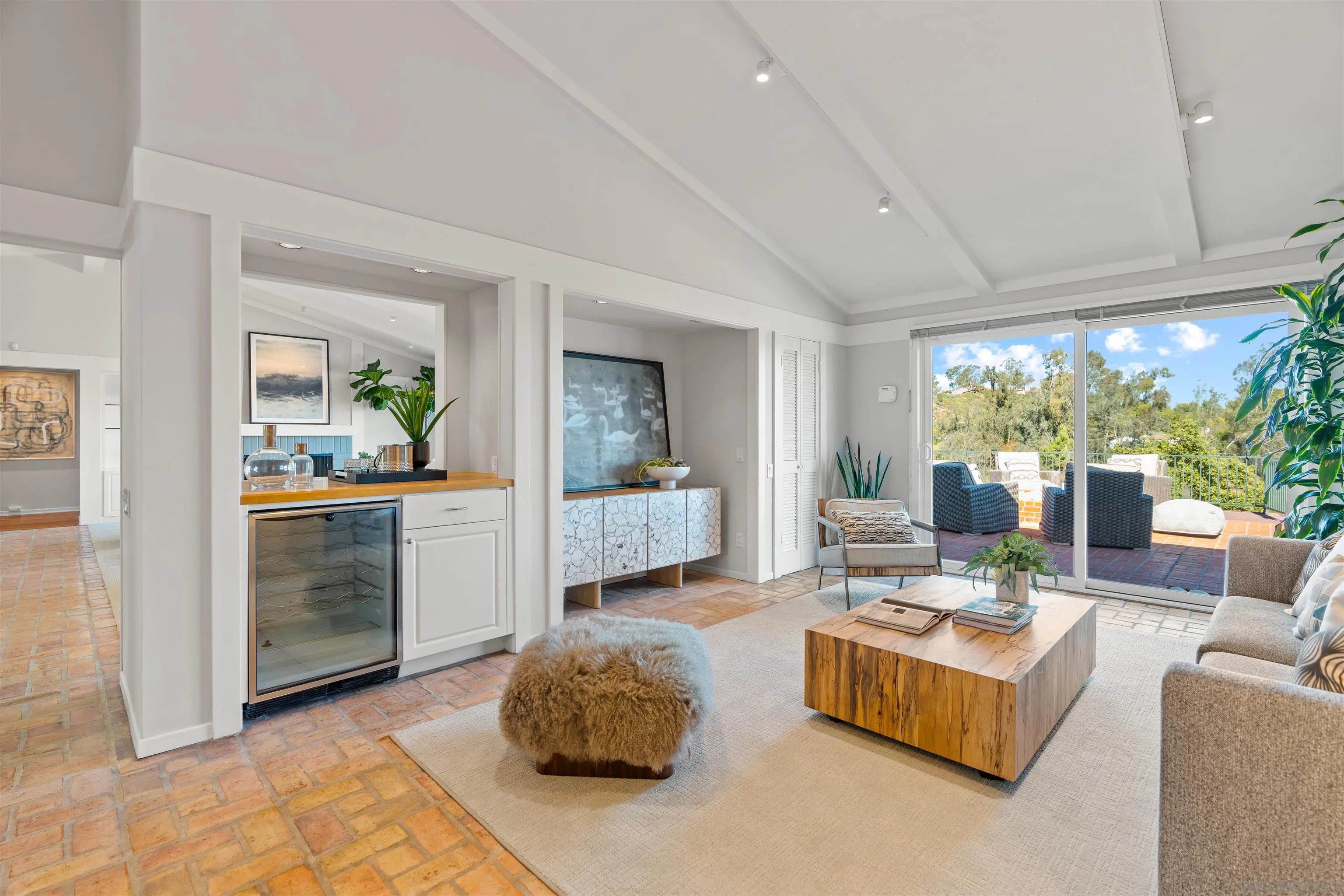 16032 Puerta Del Sol