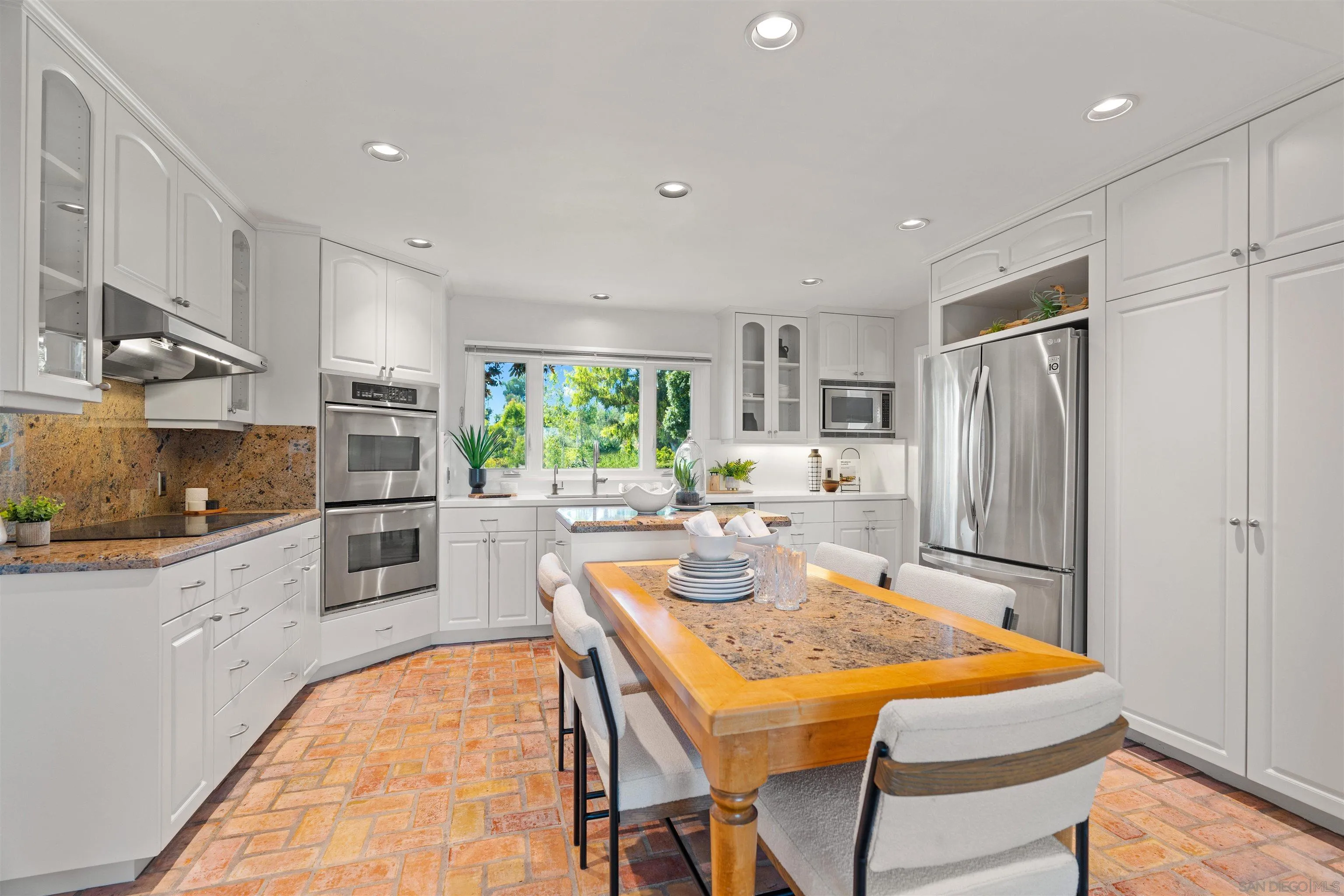 16032 Puerta Del Sol