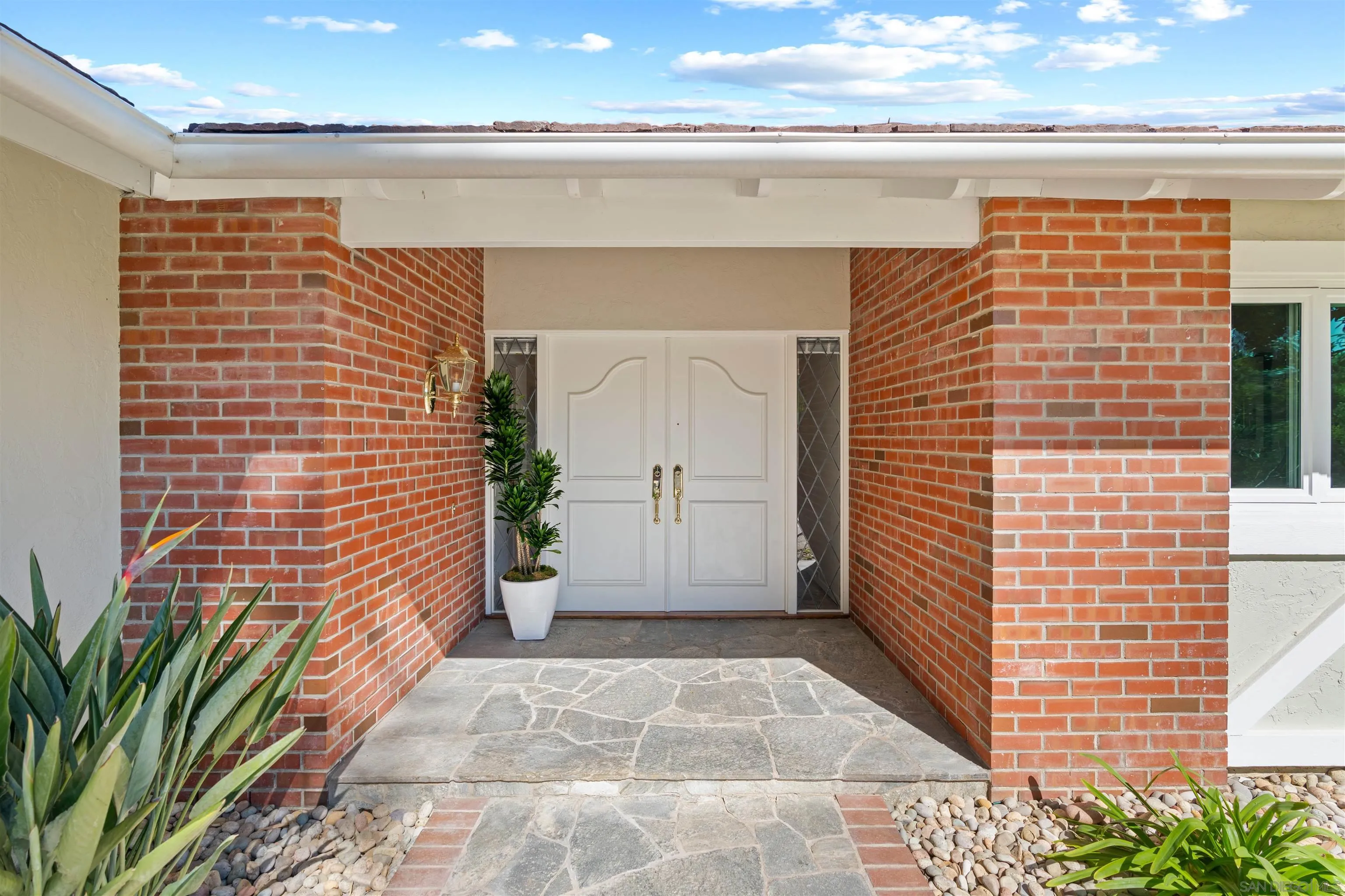 16032 Puerta Del Sol