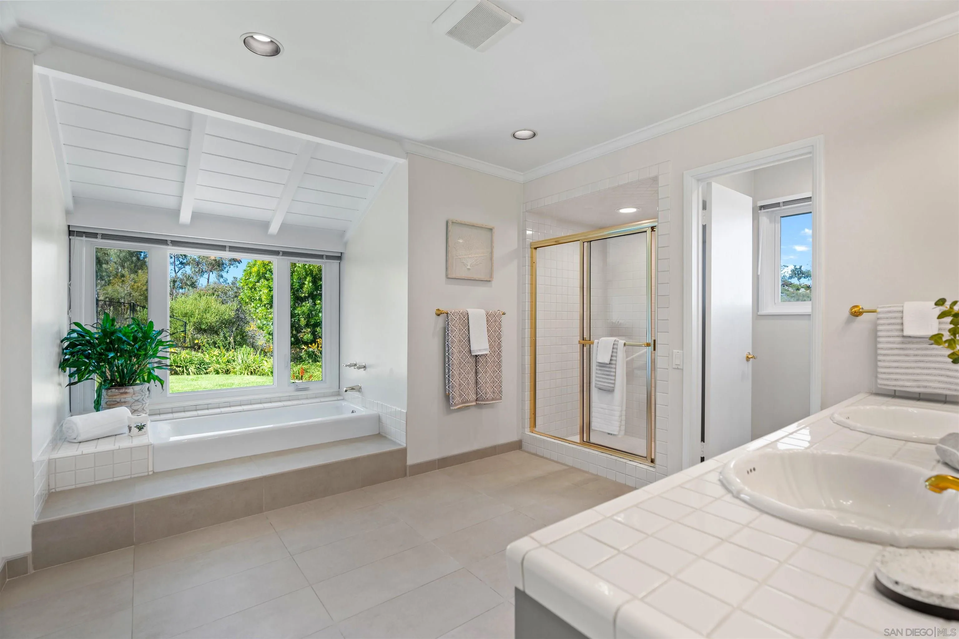 16032 Puerta Del Sol