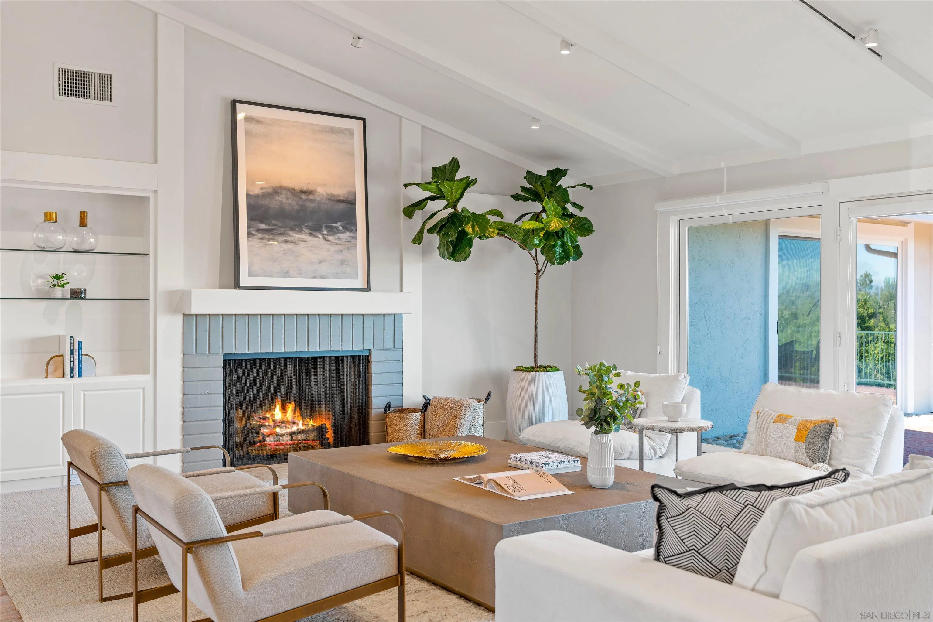 16032 Puerta Del Sol