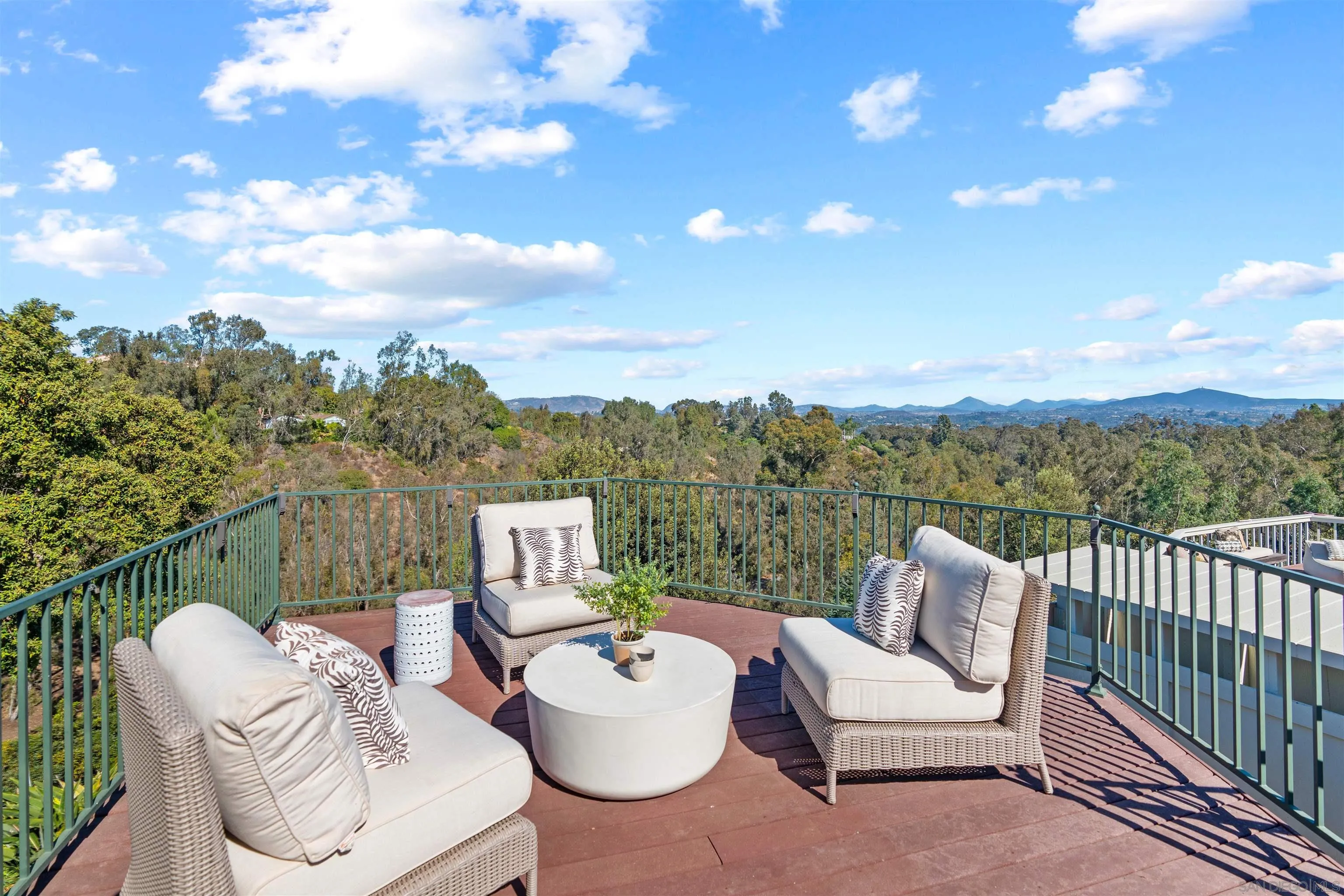 16032 Puerta Del Sol