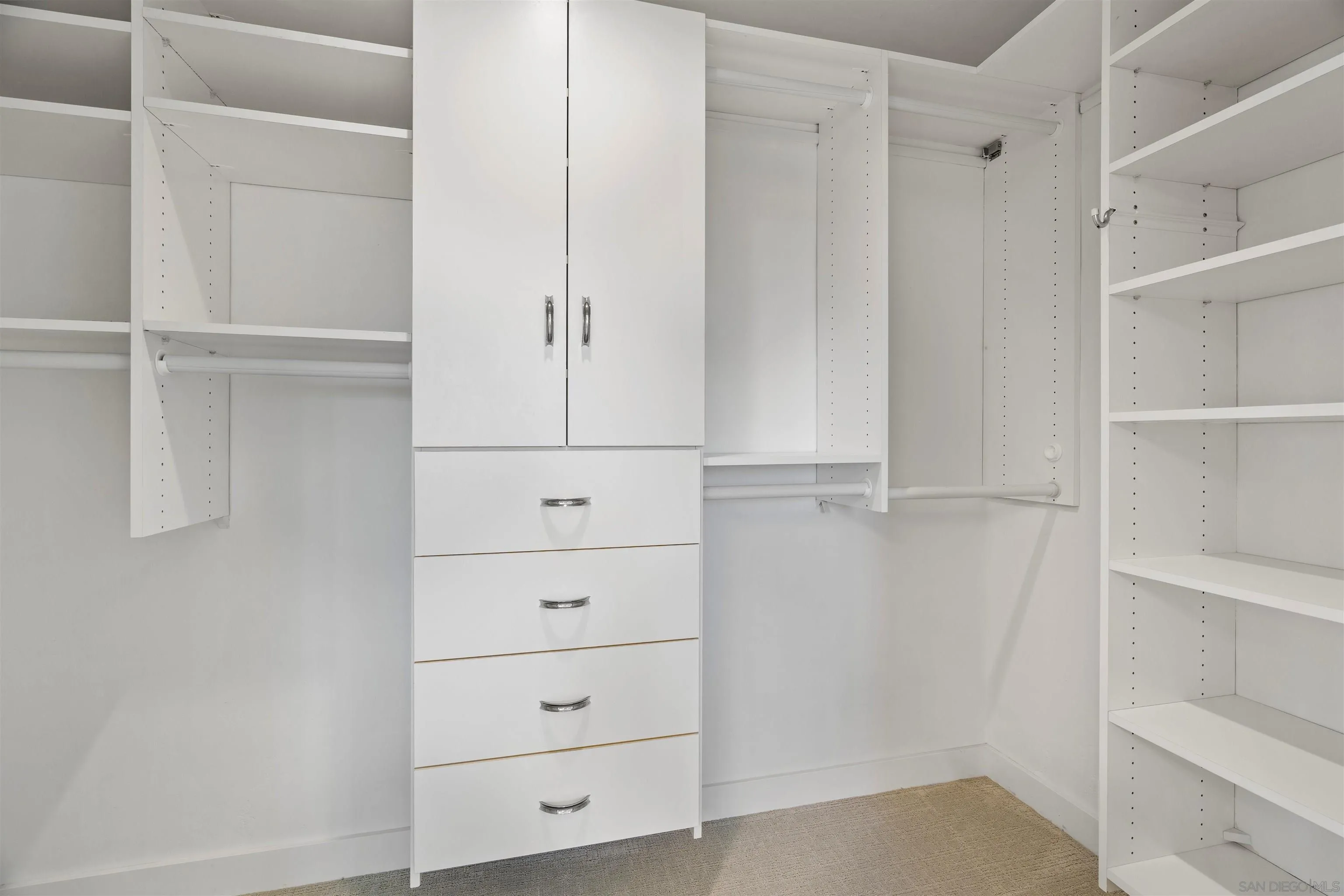 16032 Puerta Del Sol