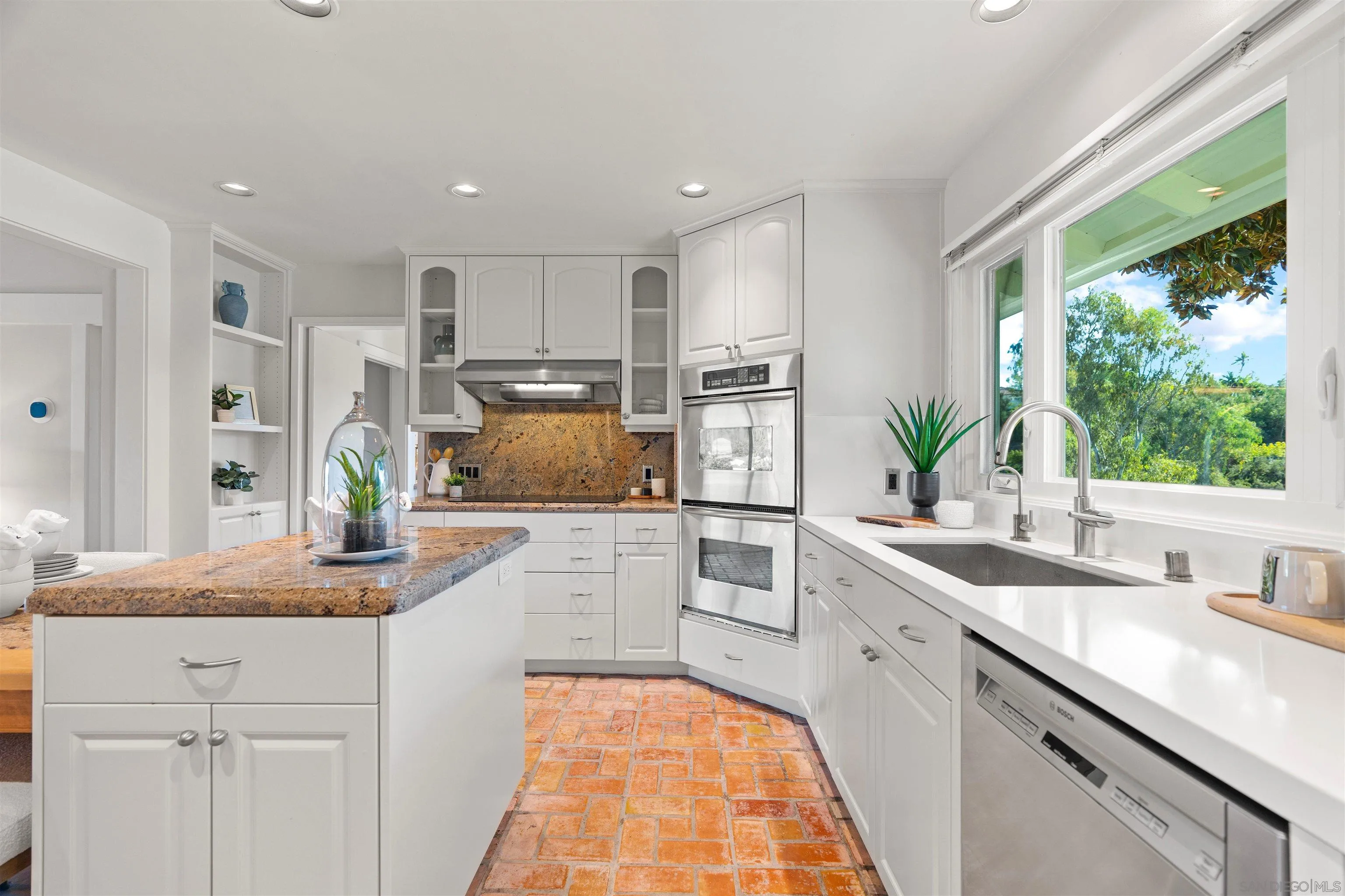 16032 Puerta Del Sol