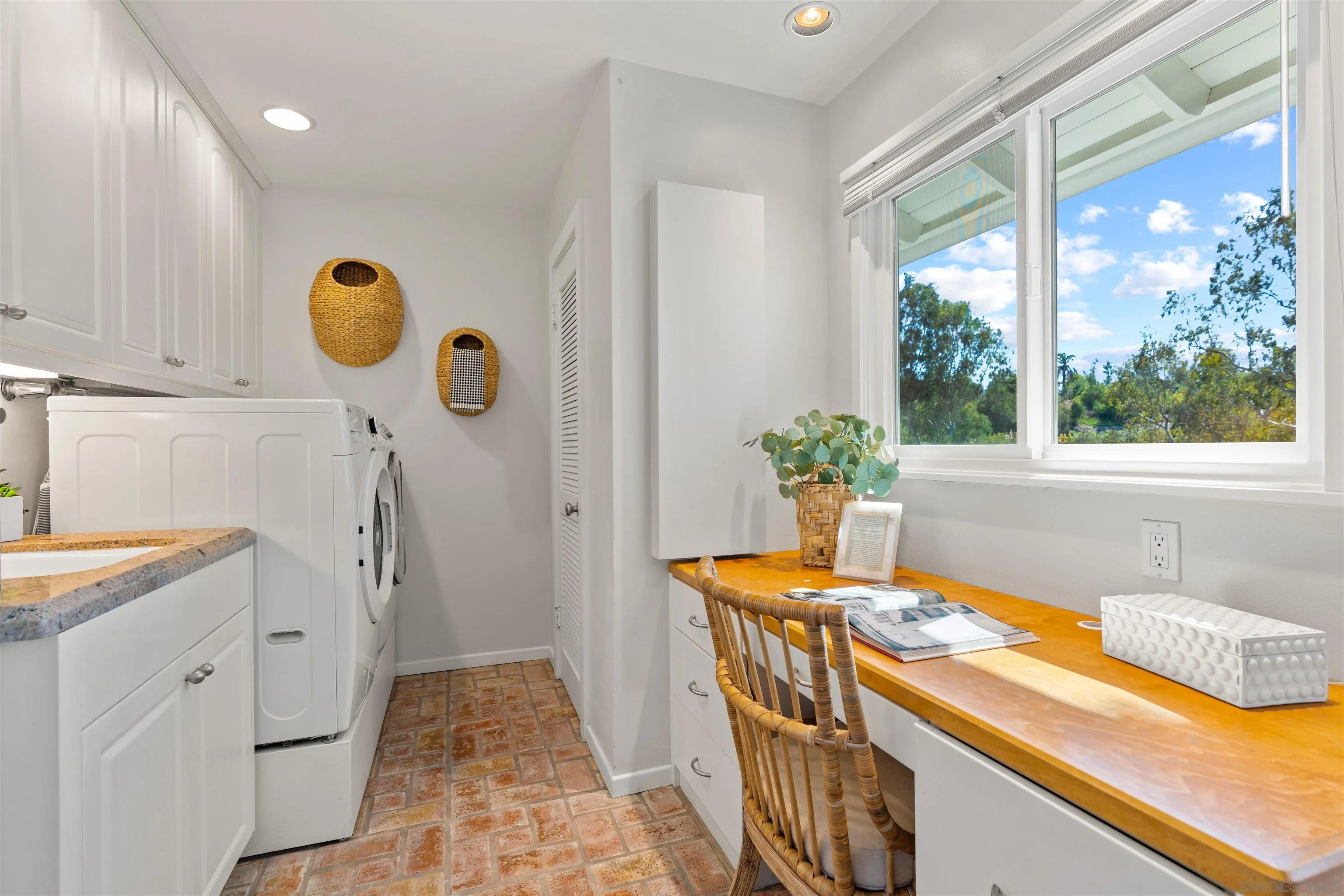 16032 Puerta Del Sol