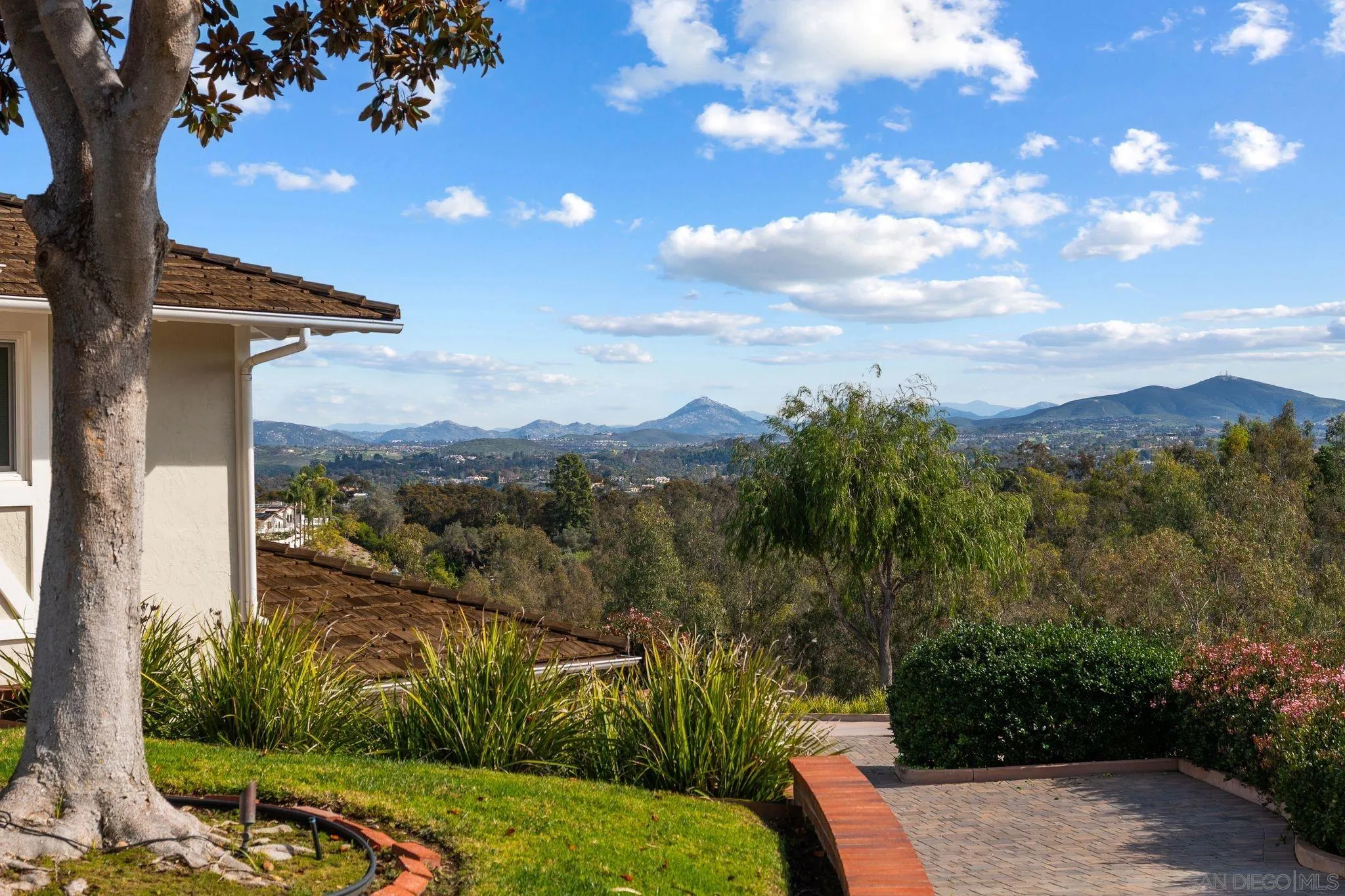 16032 Puerta Del Sol