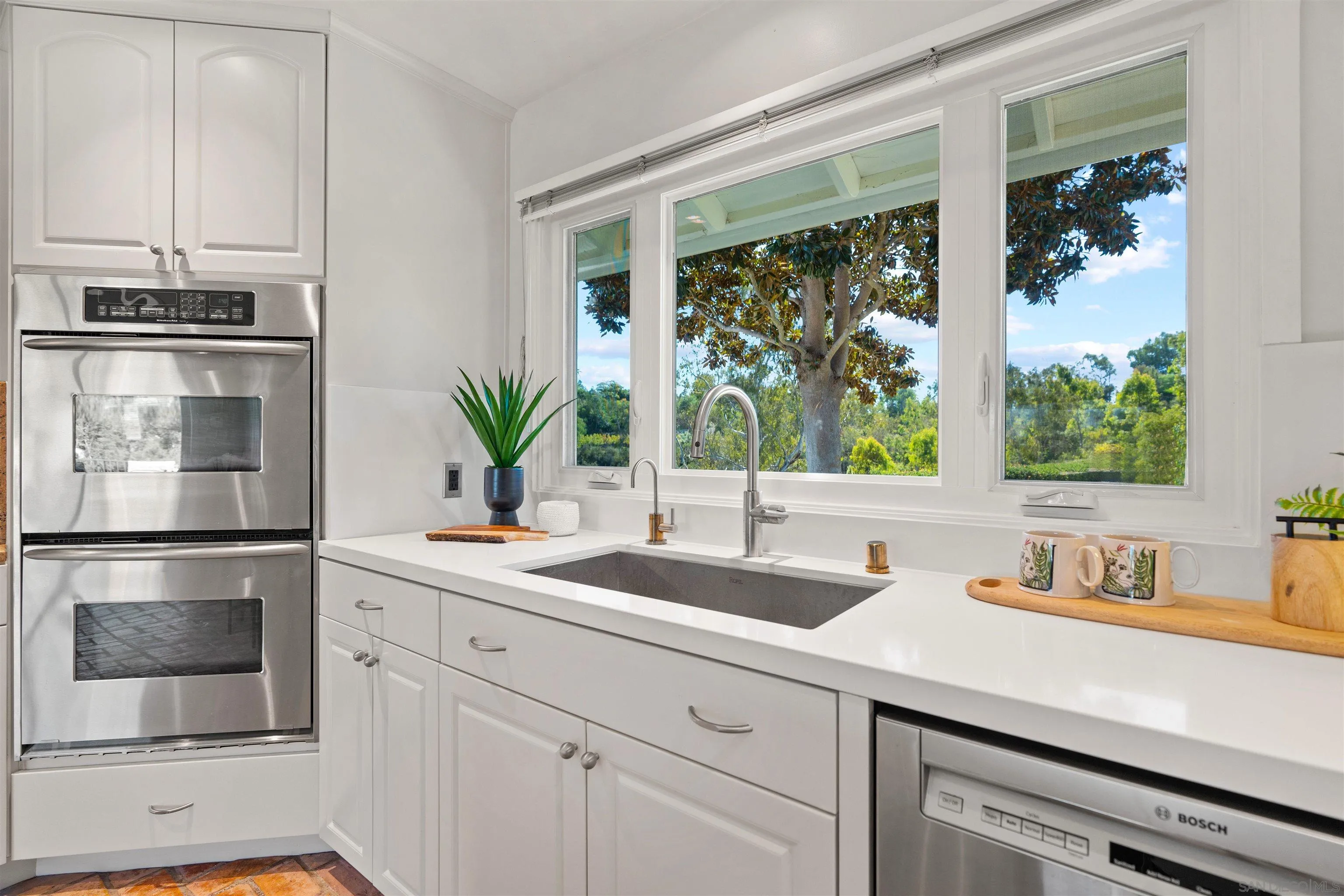 16032 Puerta Del Sol