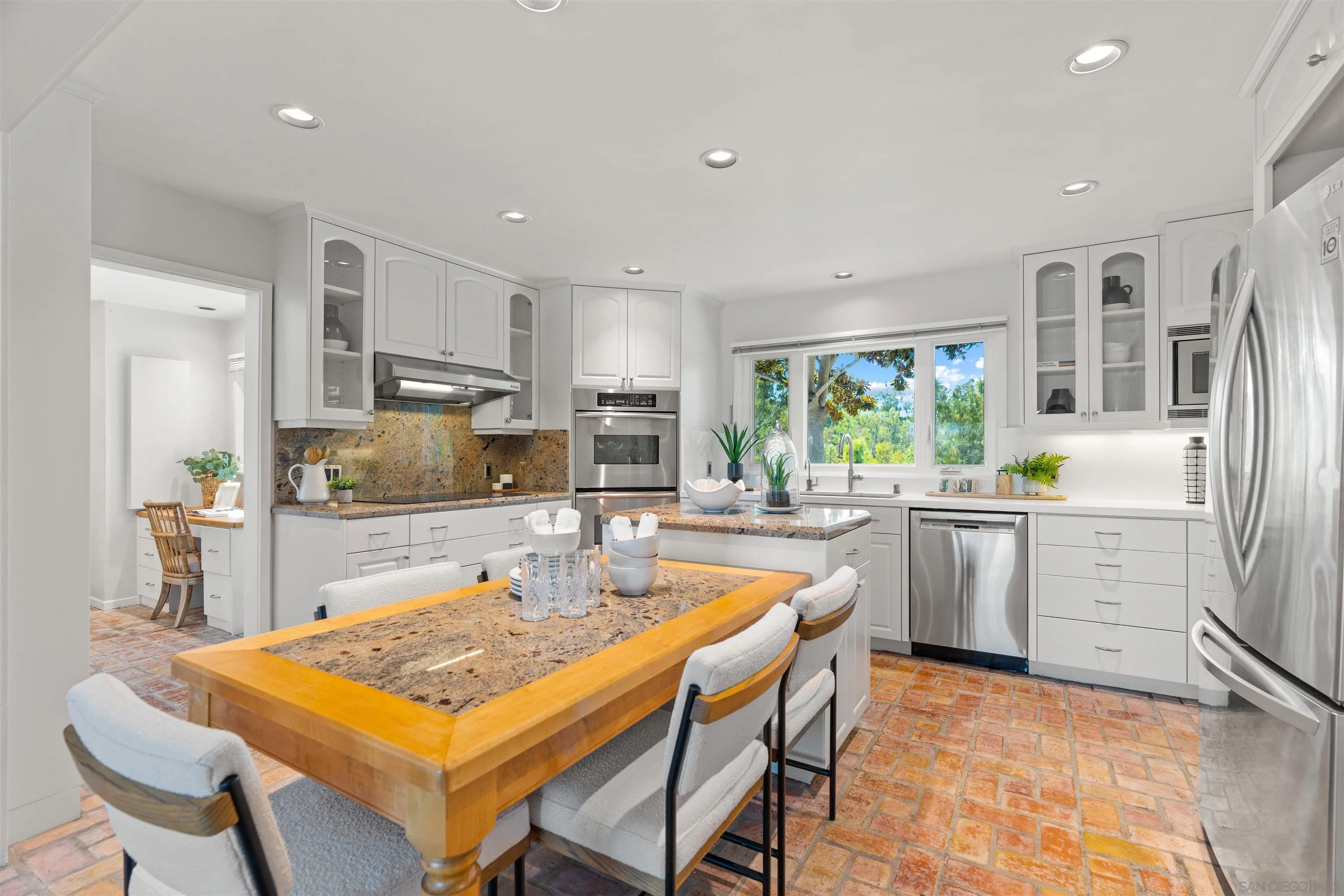 16032 Puerta Del Sol