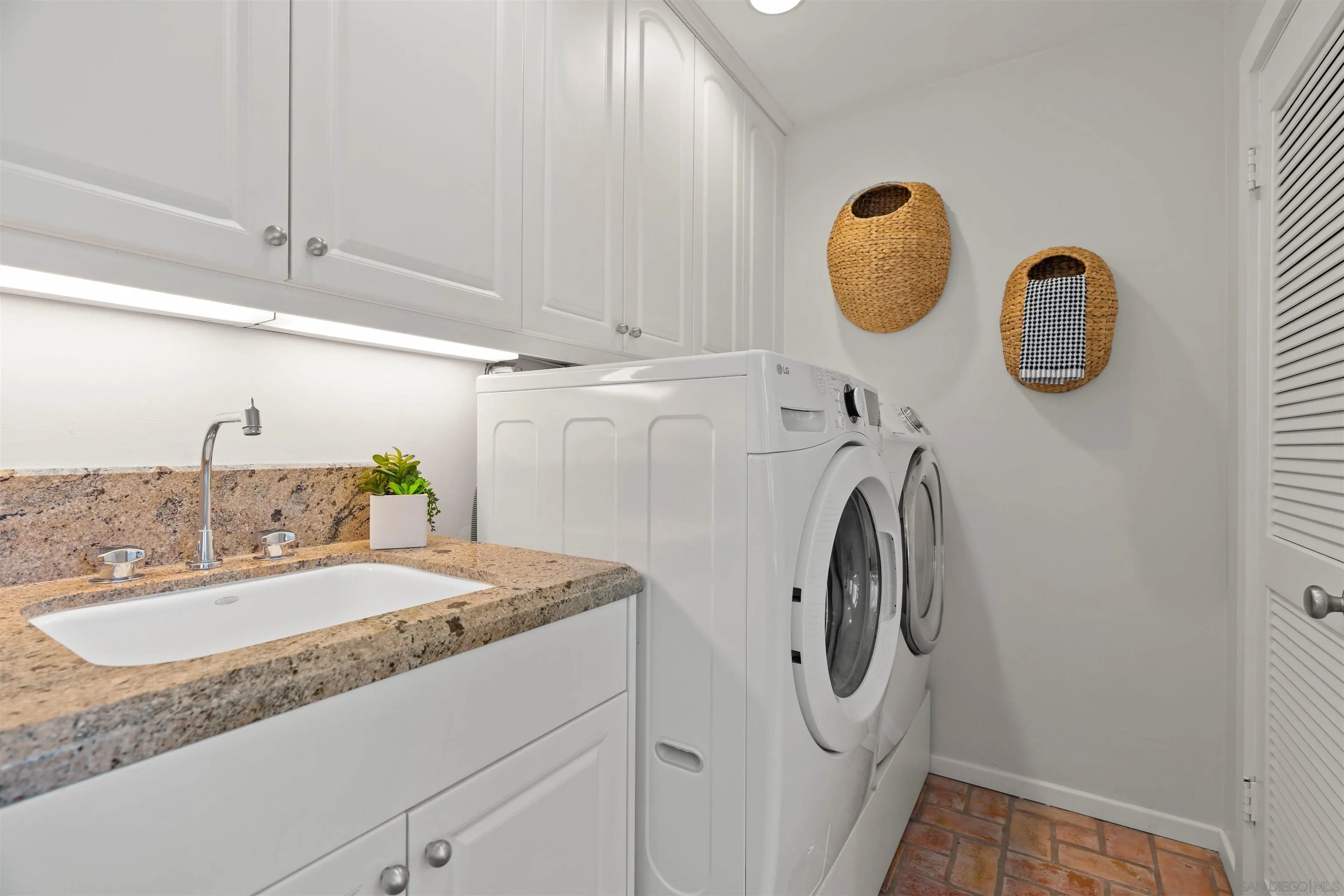 16032 Puerta Del Sol