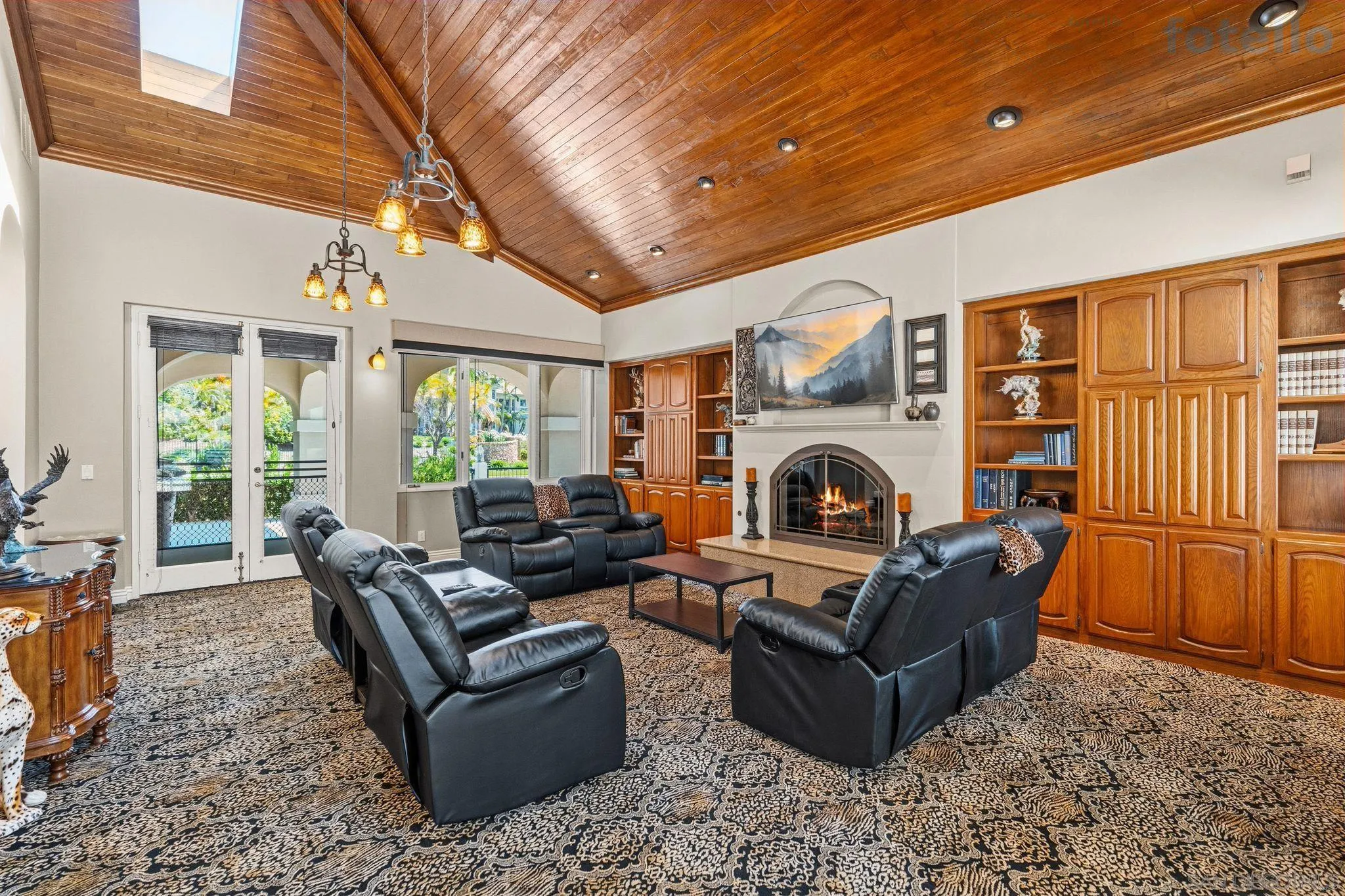 5860 Calle Camposeco