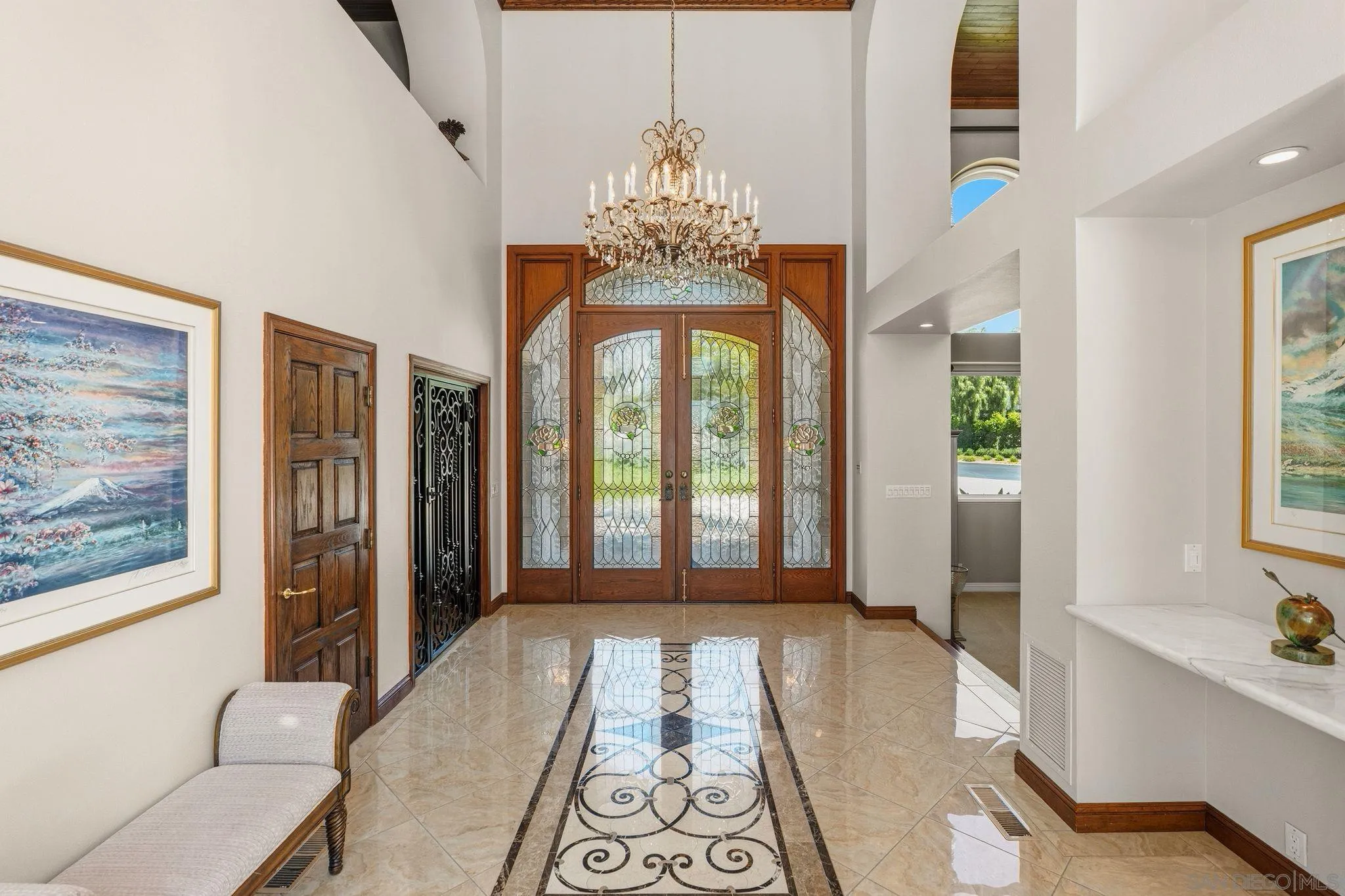 5860 Calle Camposeco