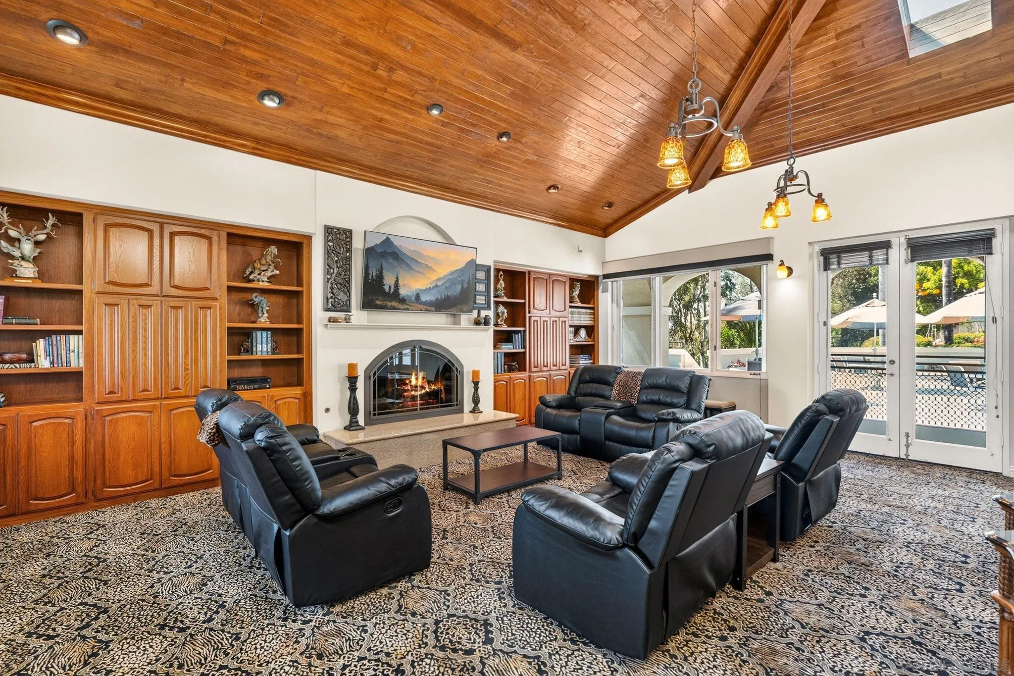 5860 Calle Camposeco