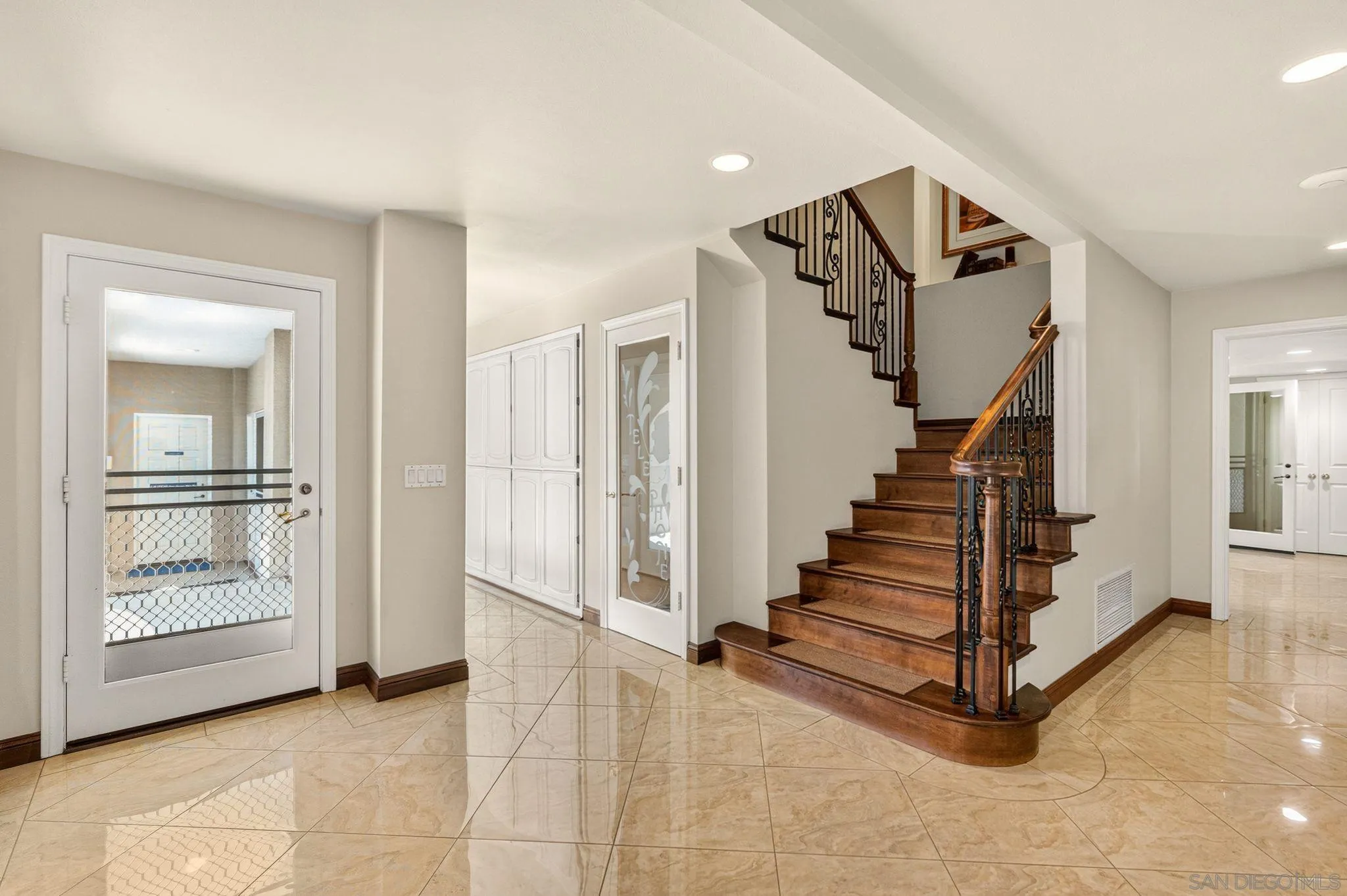 5860 Calle Camposeco