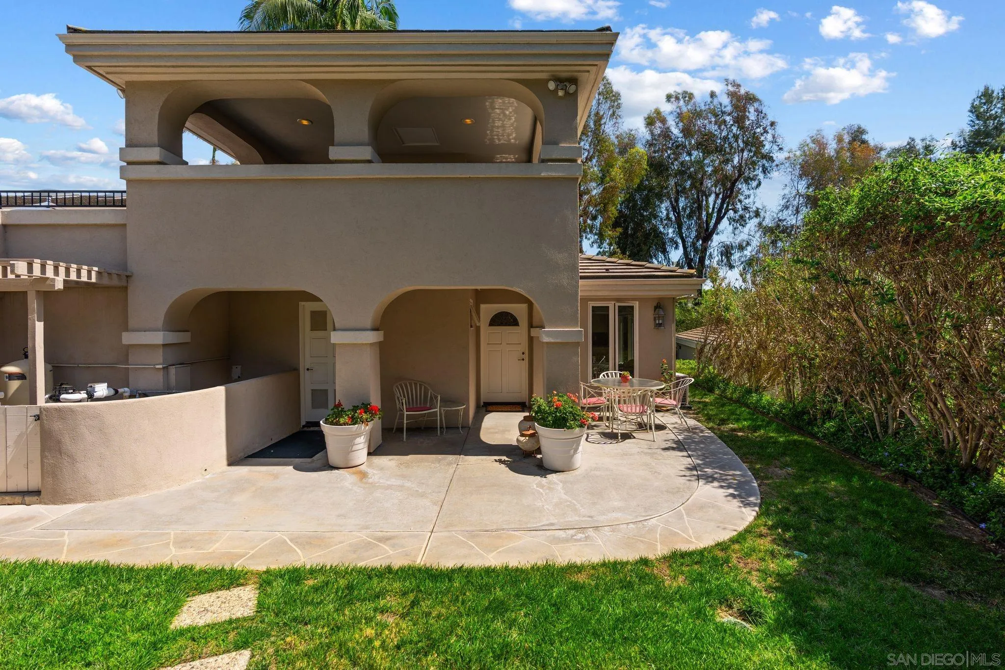 5860 Calle Camposeco