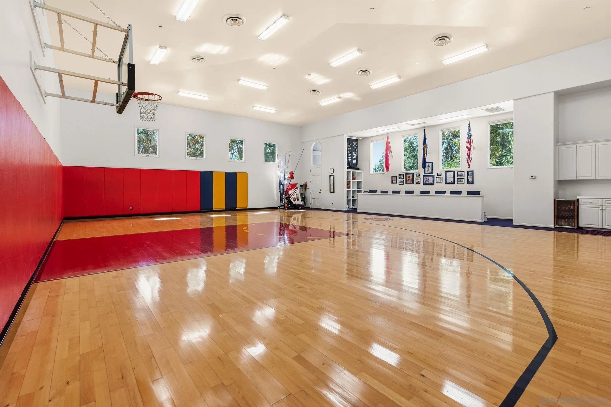 5860 Calle Camposeco