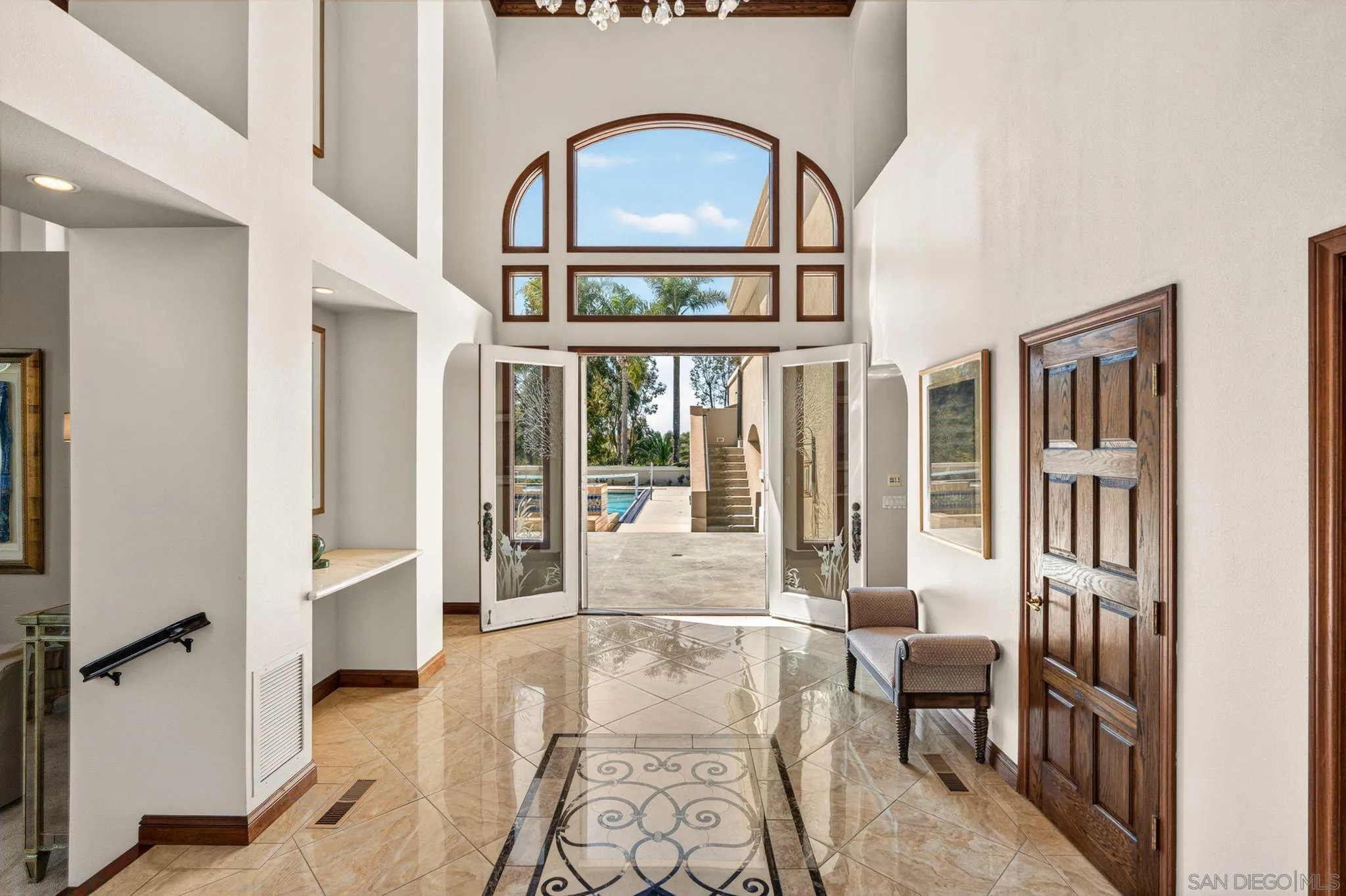 5860 Calle Camposeco
