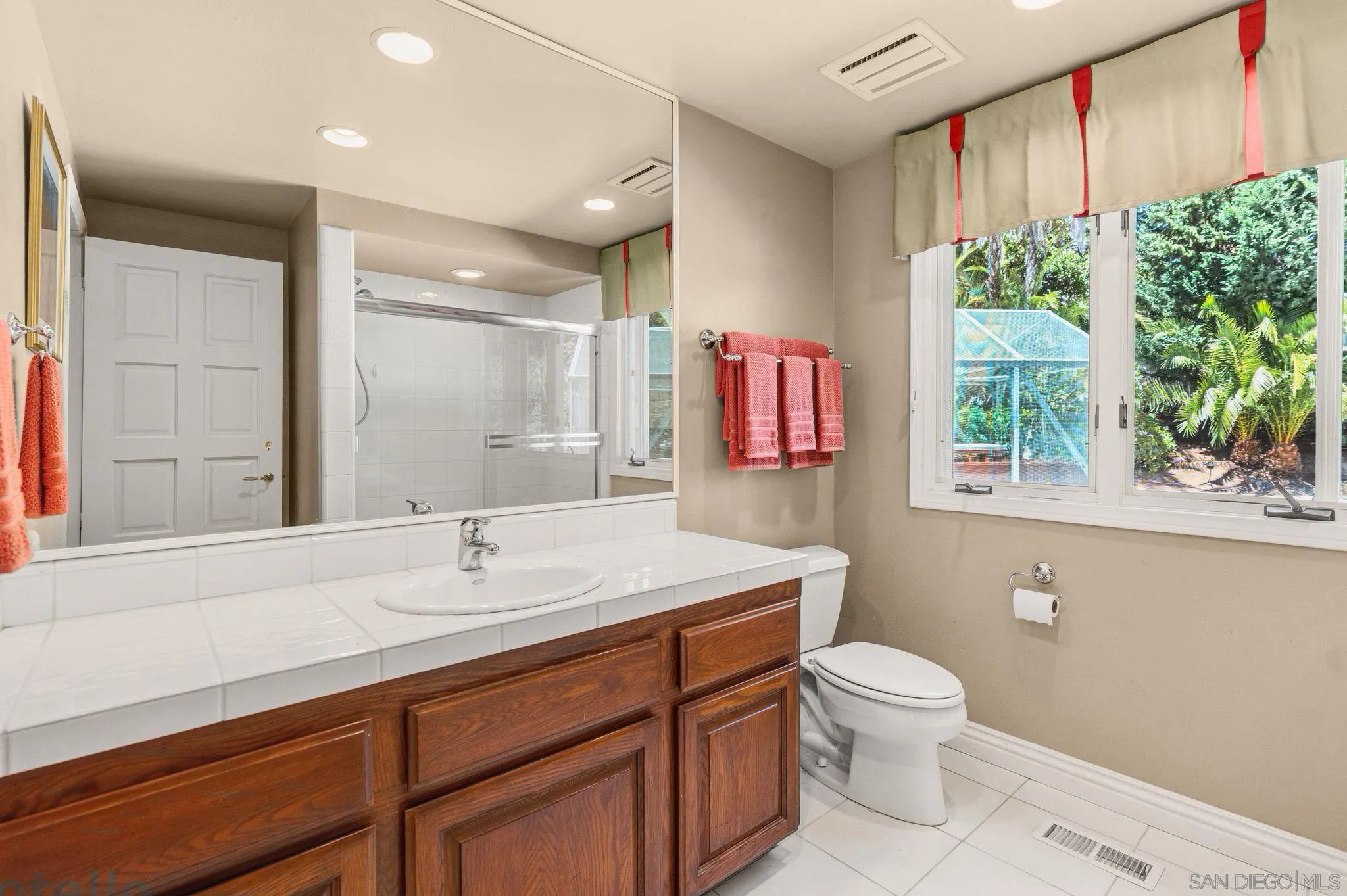 5860 Calle Camposeco