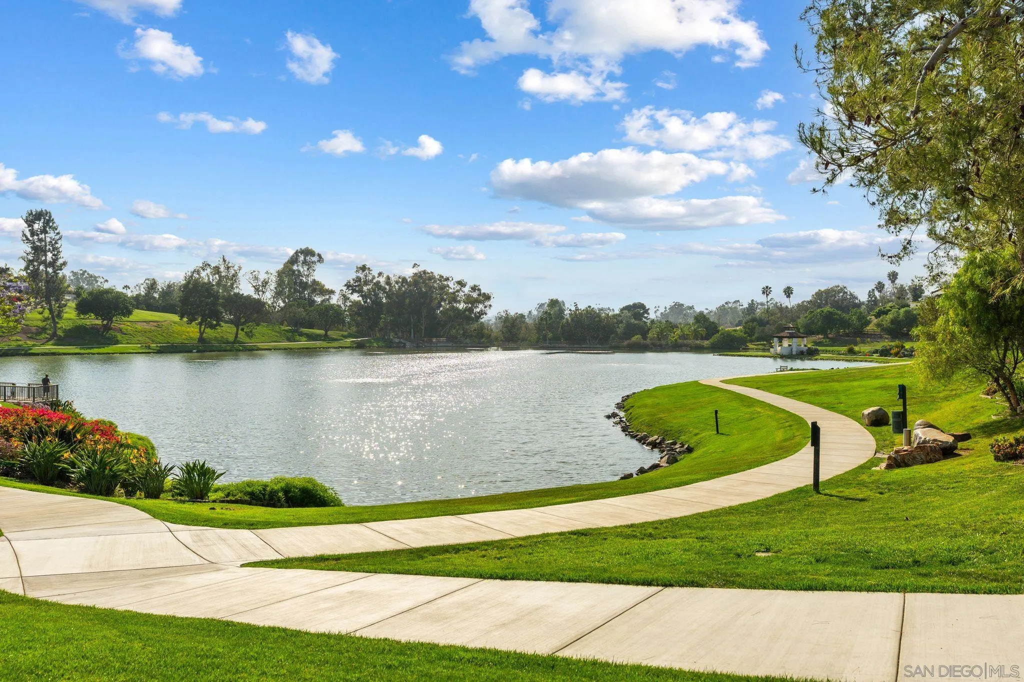 5860 Calle Camposeco