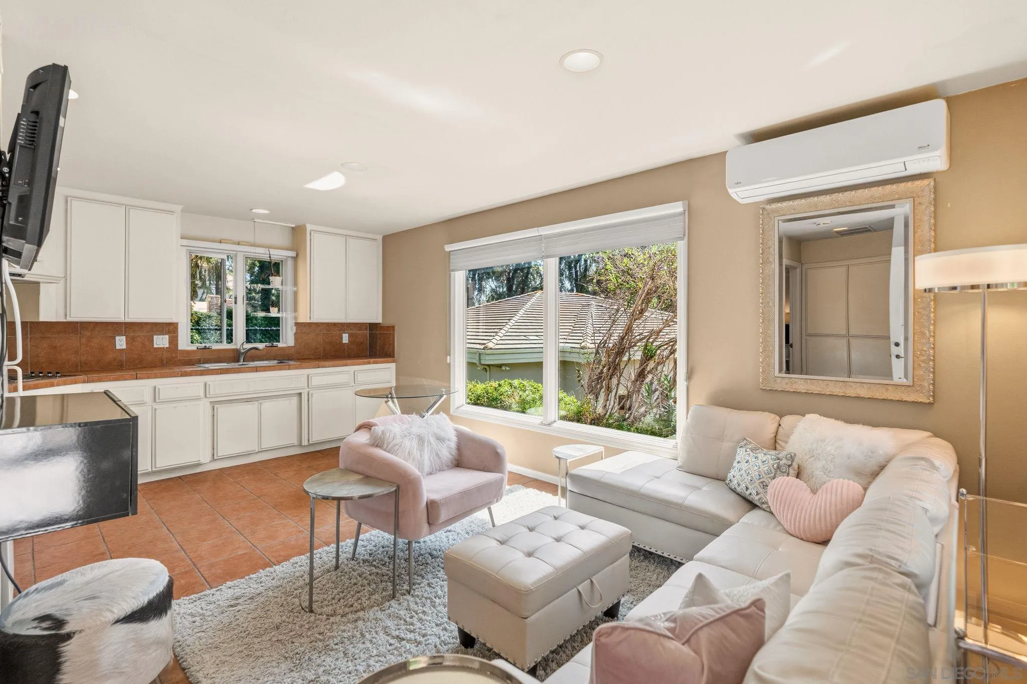 5860 Calle Camposeco