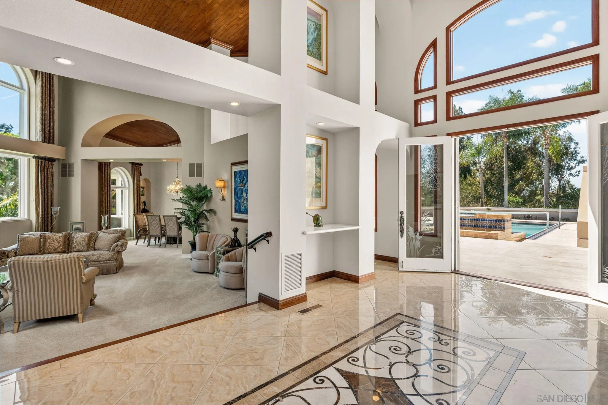 5860 Calle Camposeco