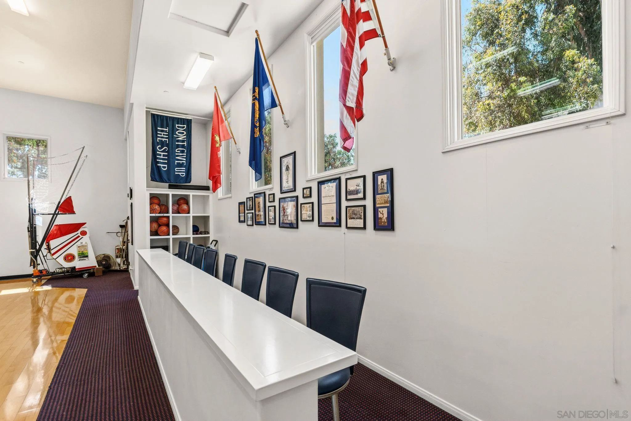 5860 Calle Camposeco