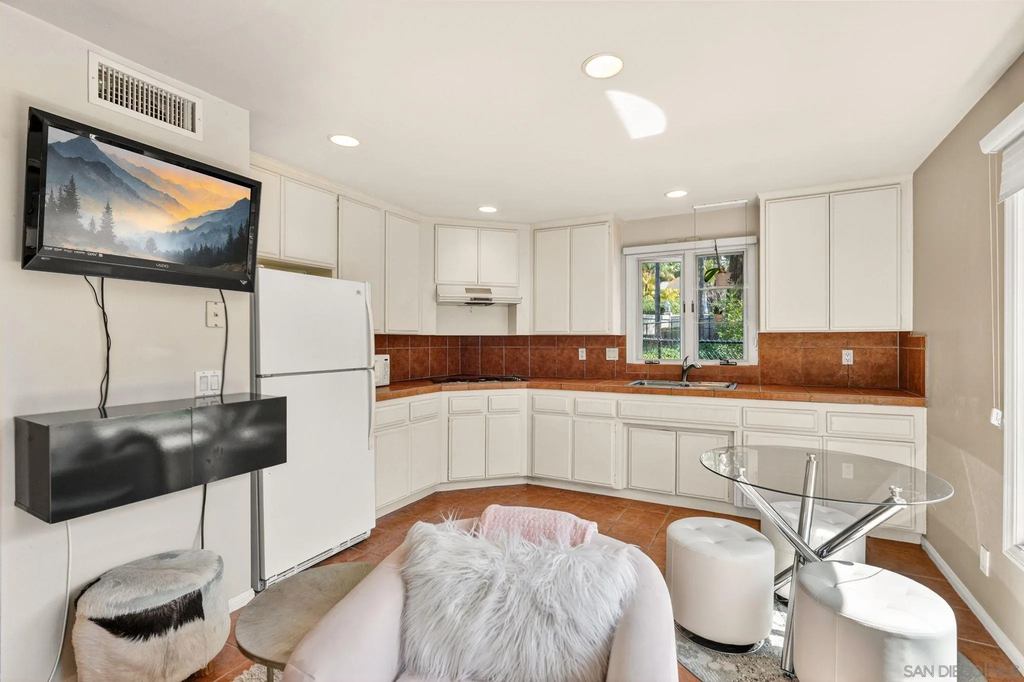 5860 Calle Camposeco