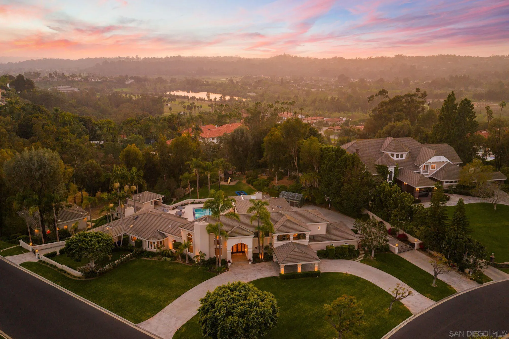 5860 Calle Camposeco