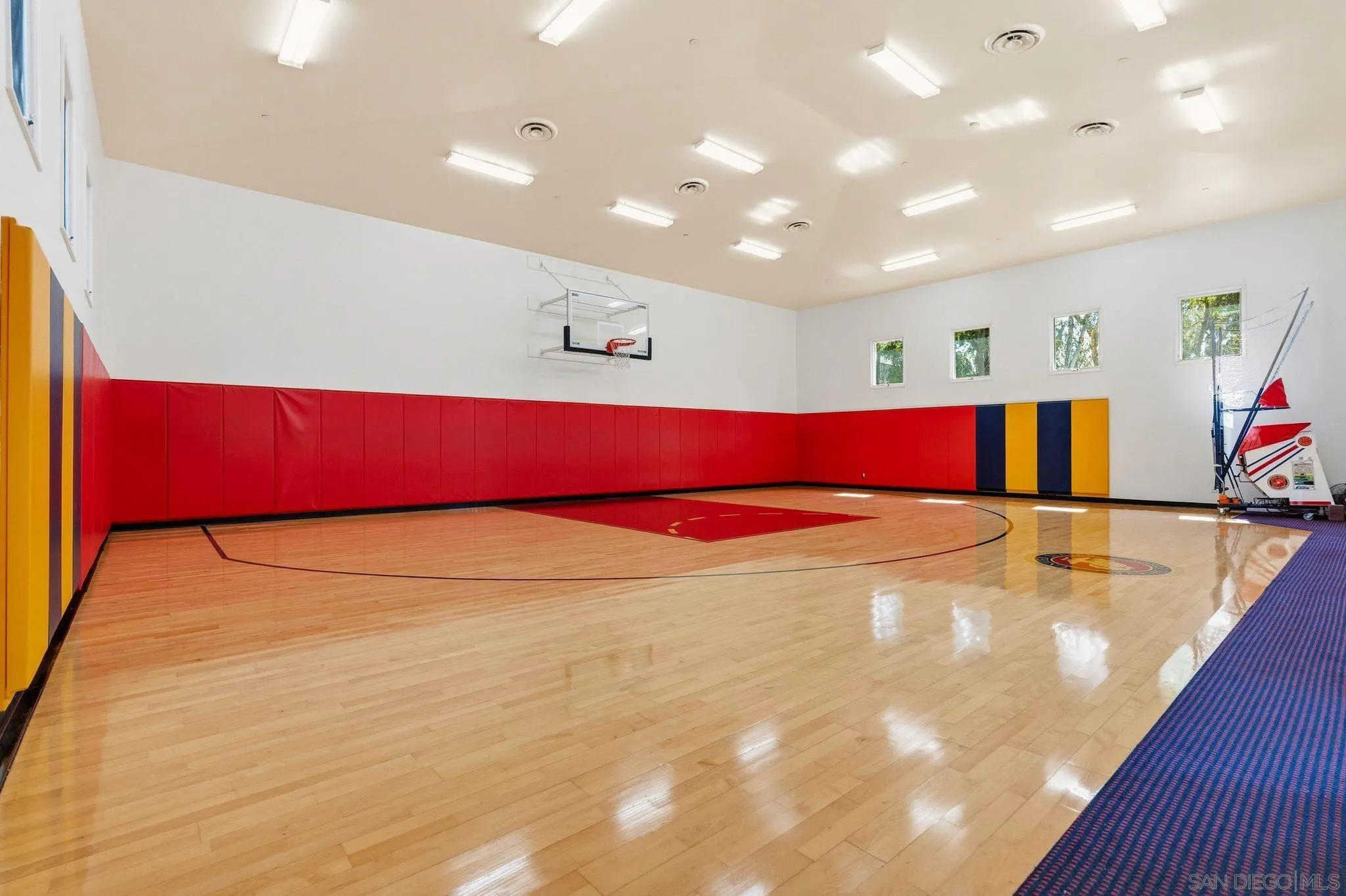 5860 Calle Camposeco