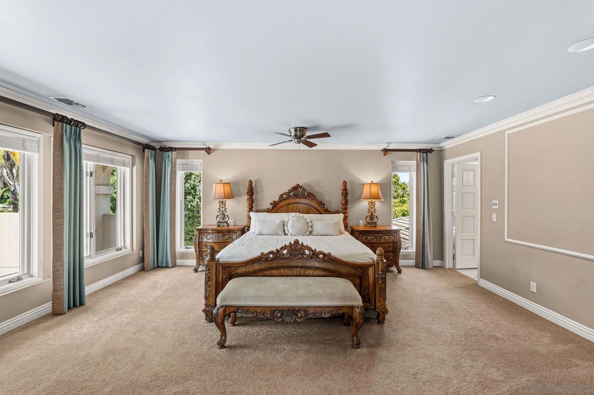 5860 Calle Camposeco