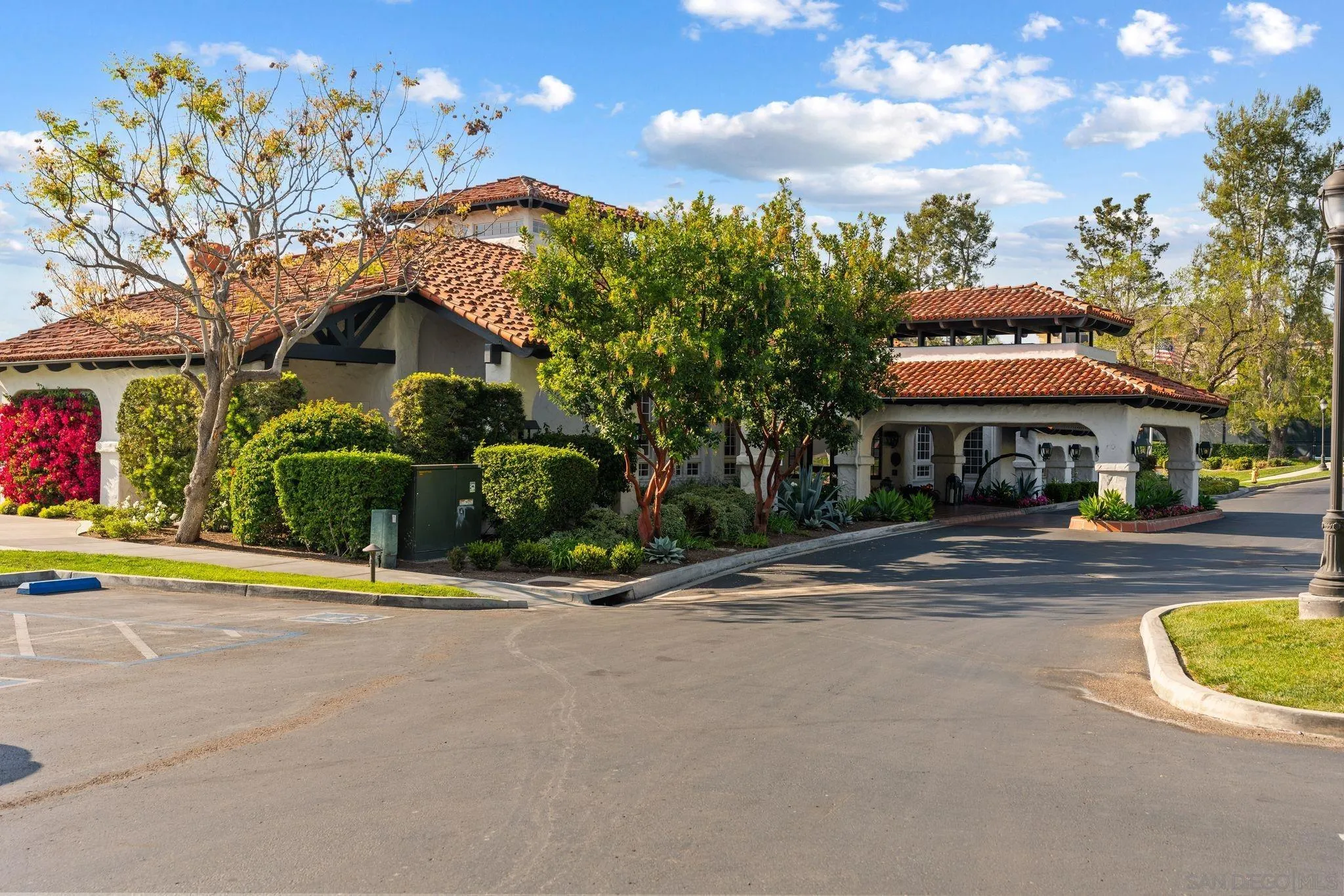 5860 Calle Camposeco