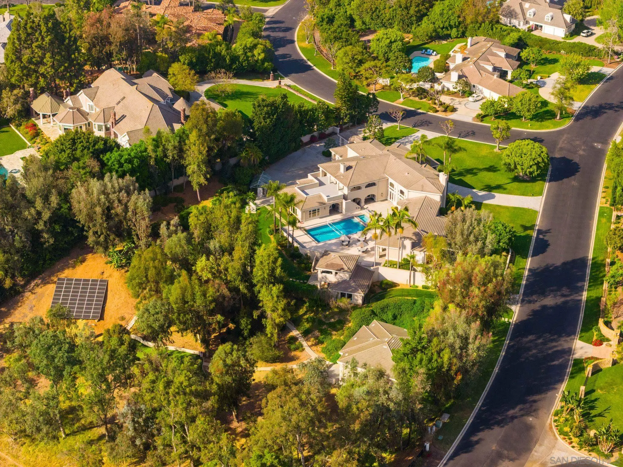 5860 Calle Camposeco