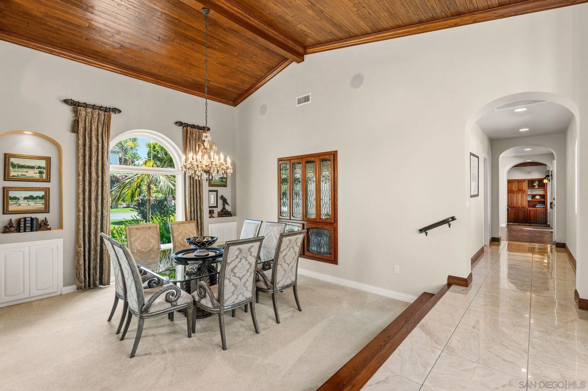 5860 Calle Camposeco