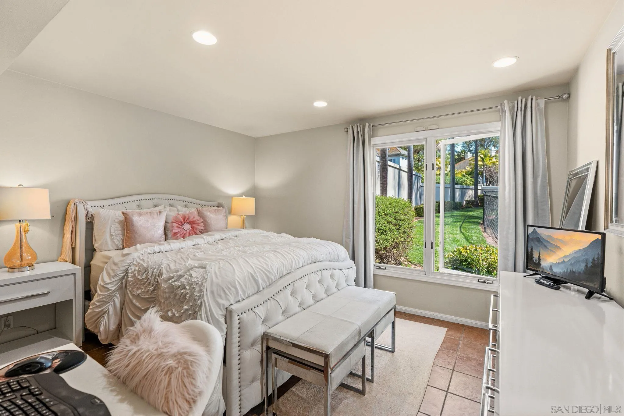 5860 Calle Camposeco