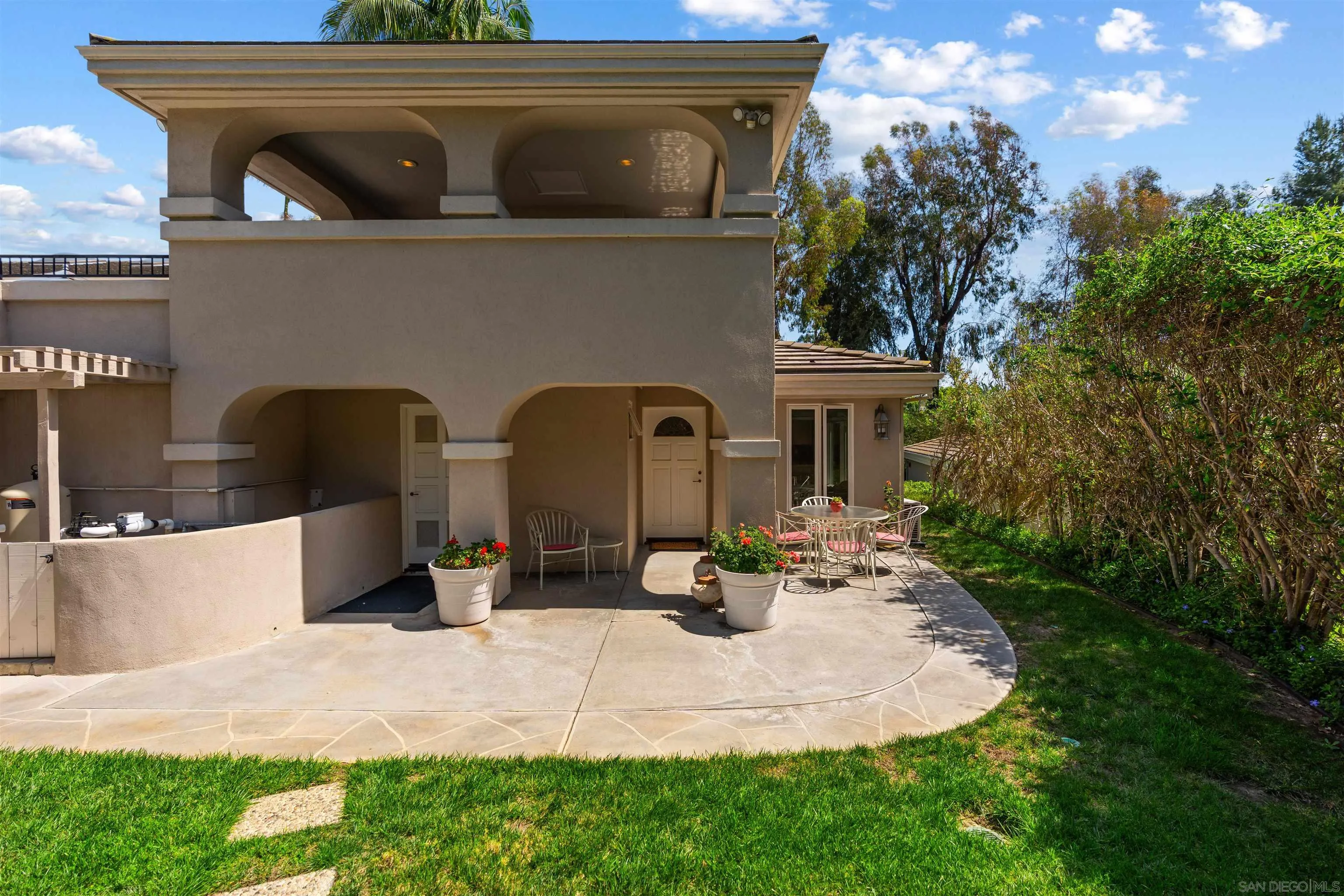 5860 Calle Camposeco