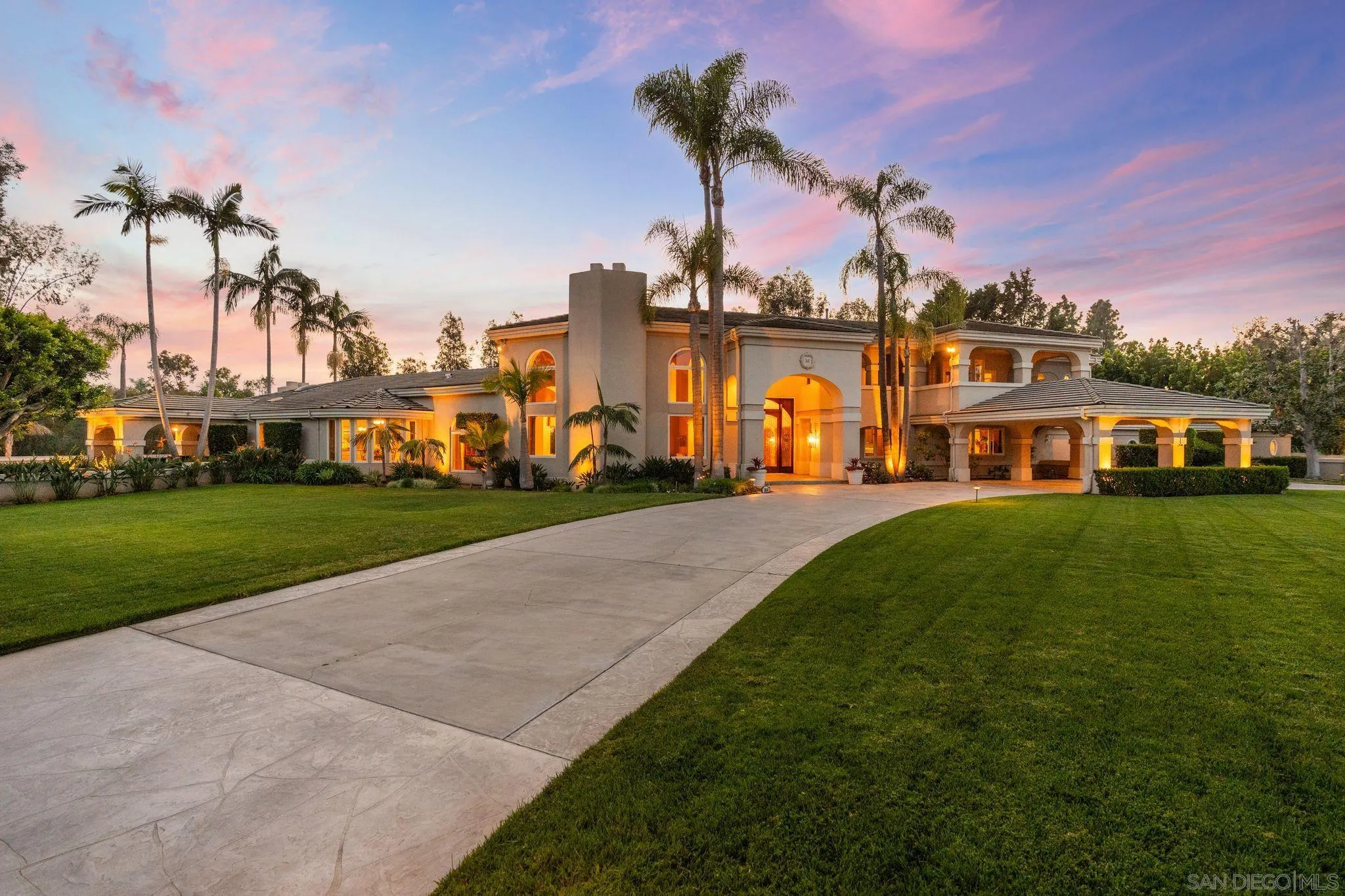 5860 Calle Camposeco