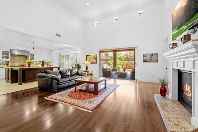 1611 New Crest Court
