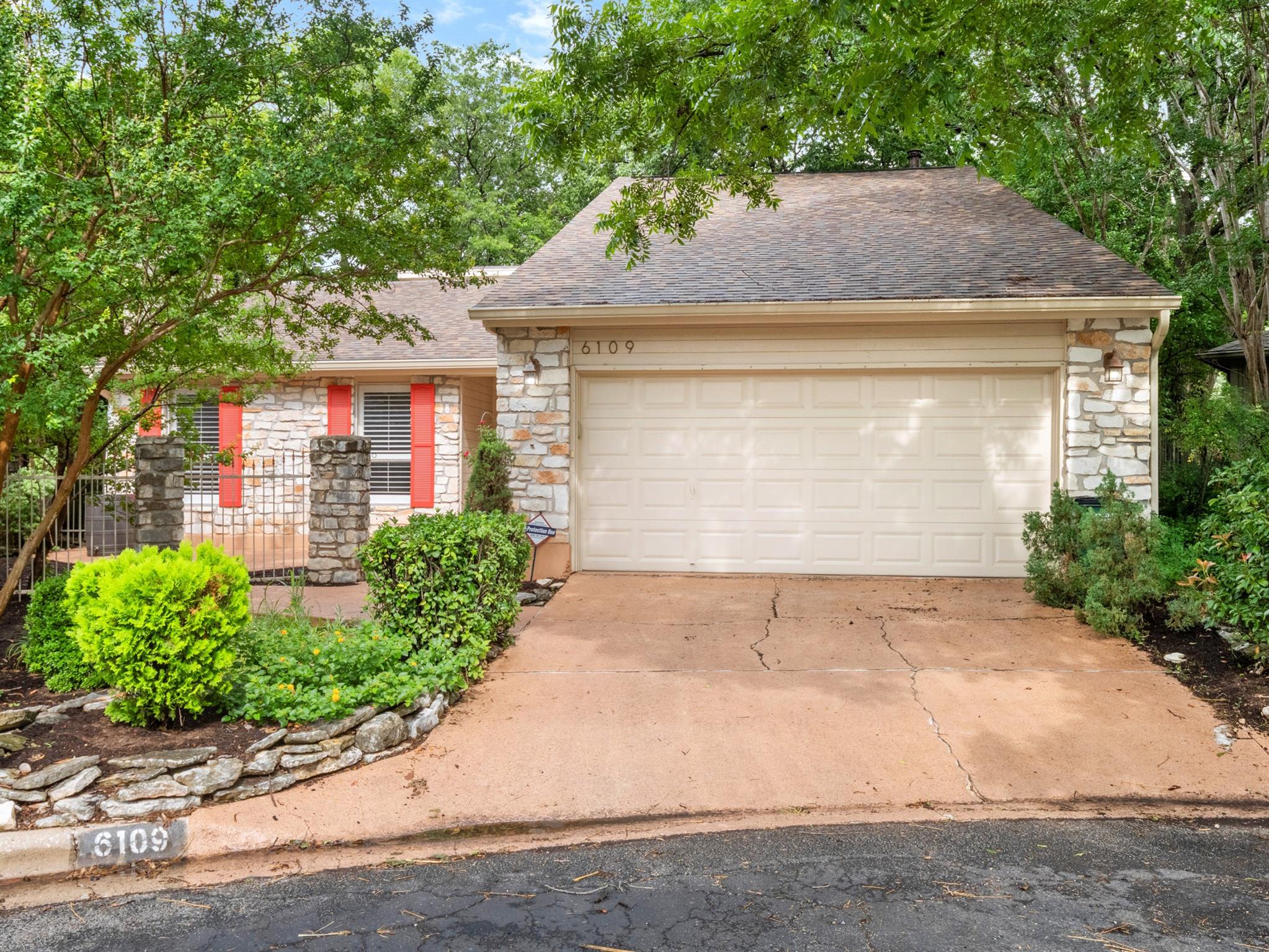 6109 Grass HOLW