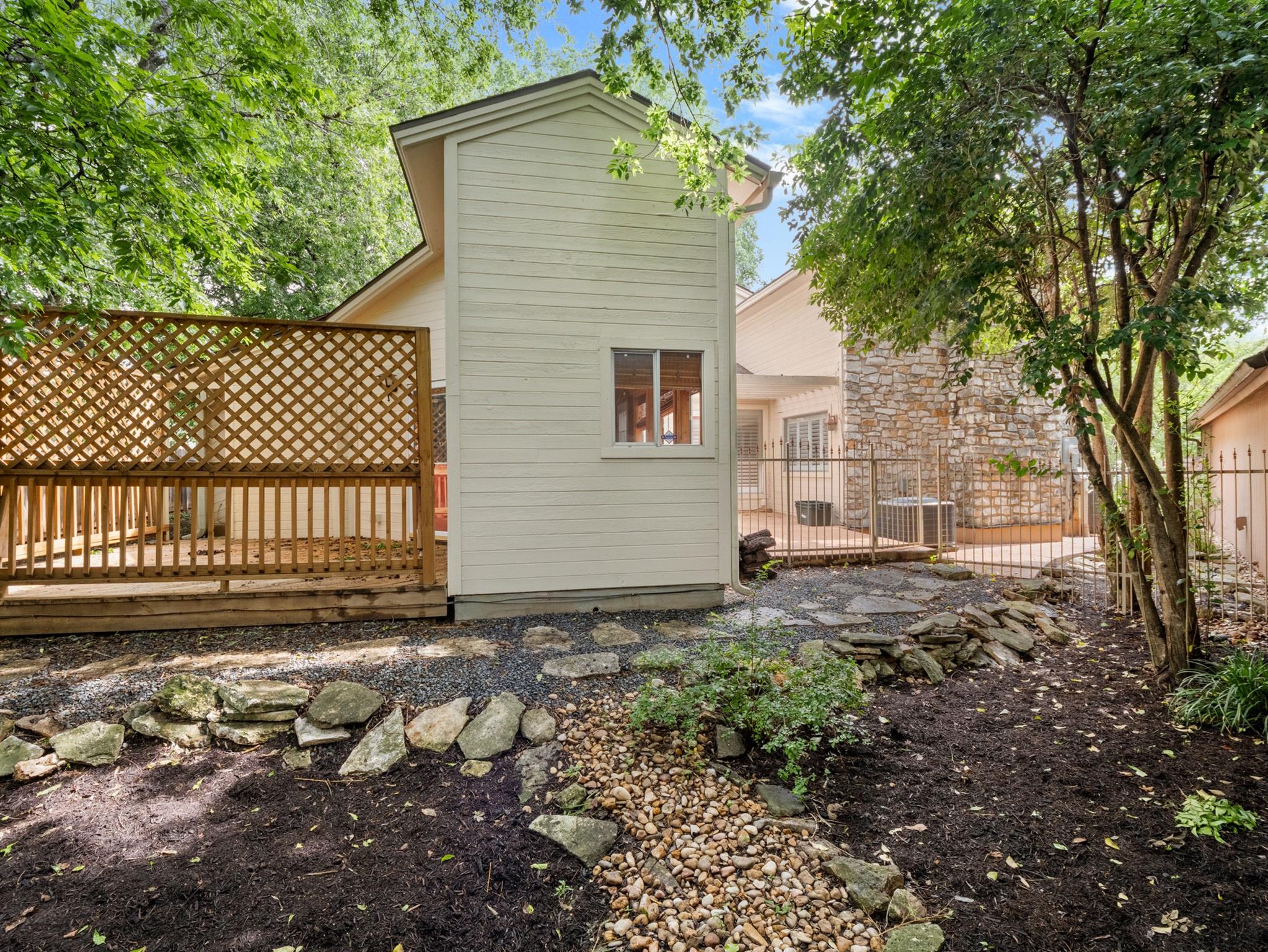 6109 Grass HOLW