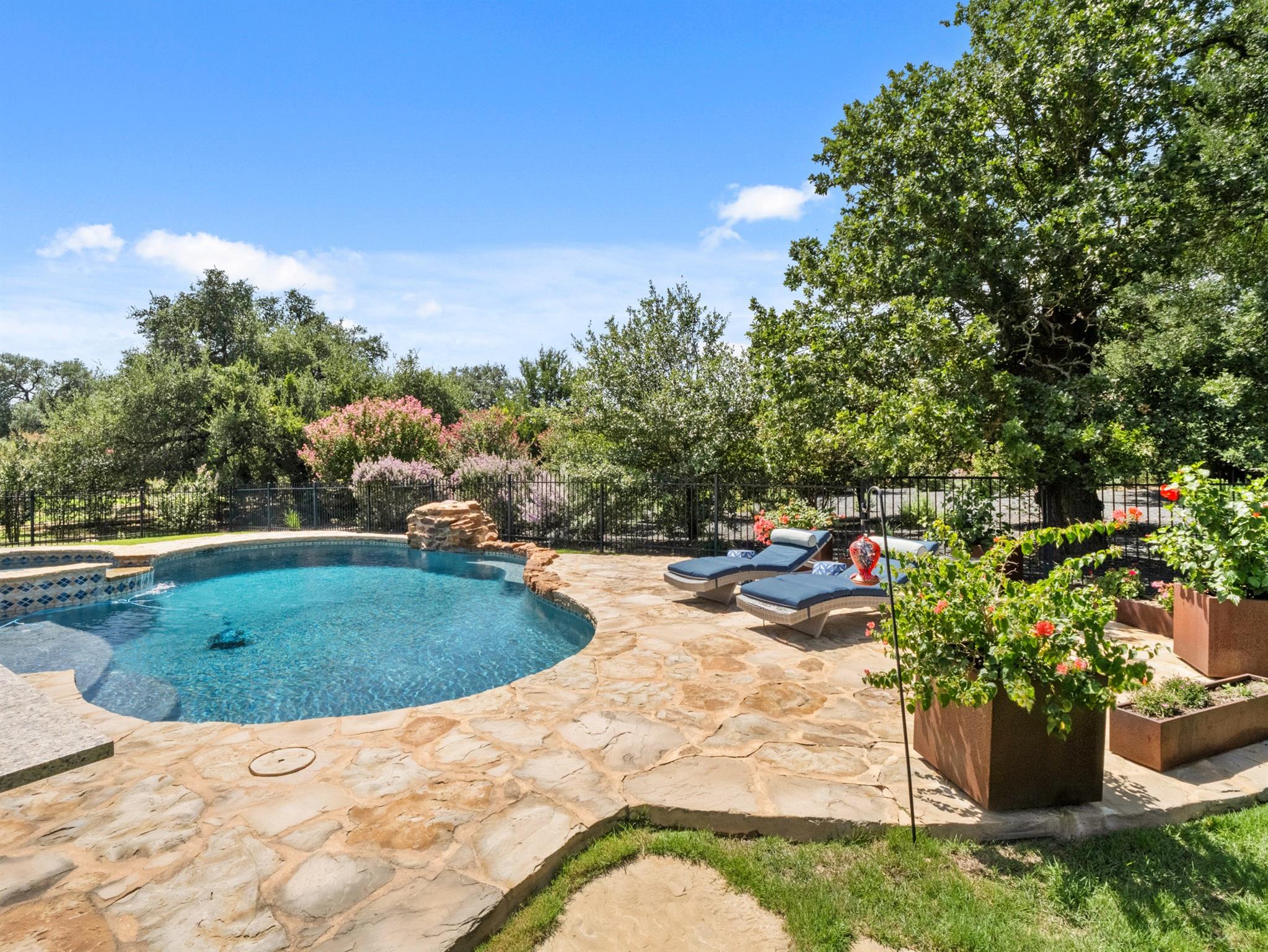 390 Hawthorne LOOP