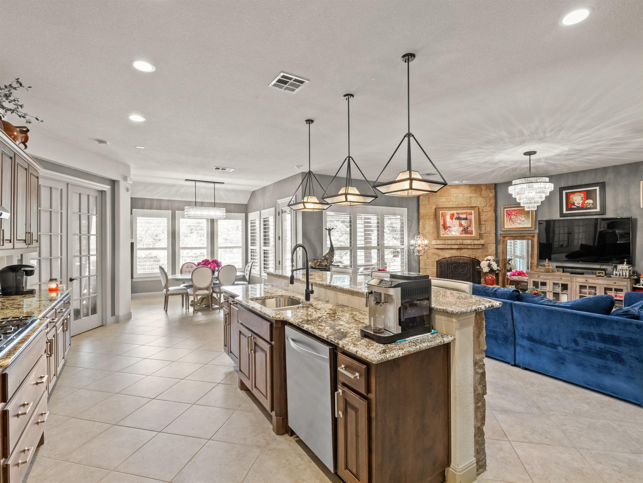 390 Hawthorne LOOP