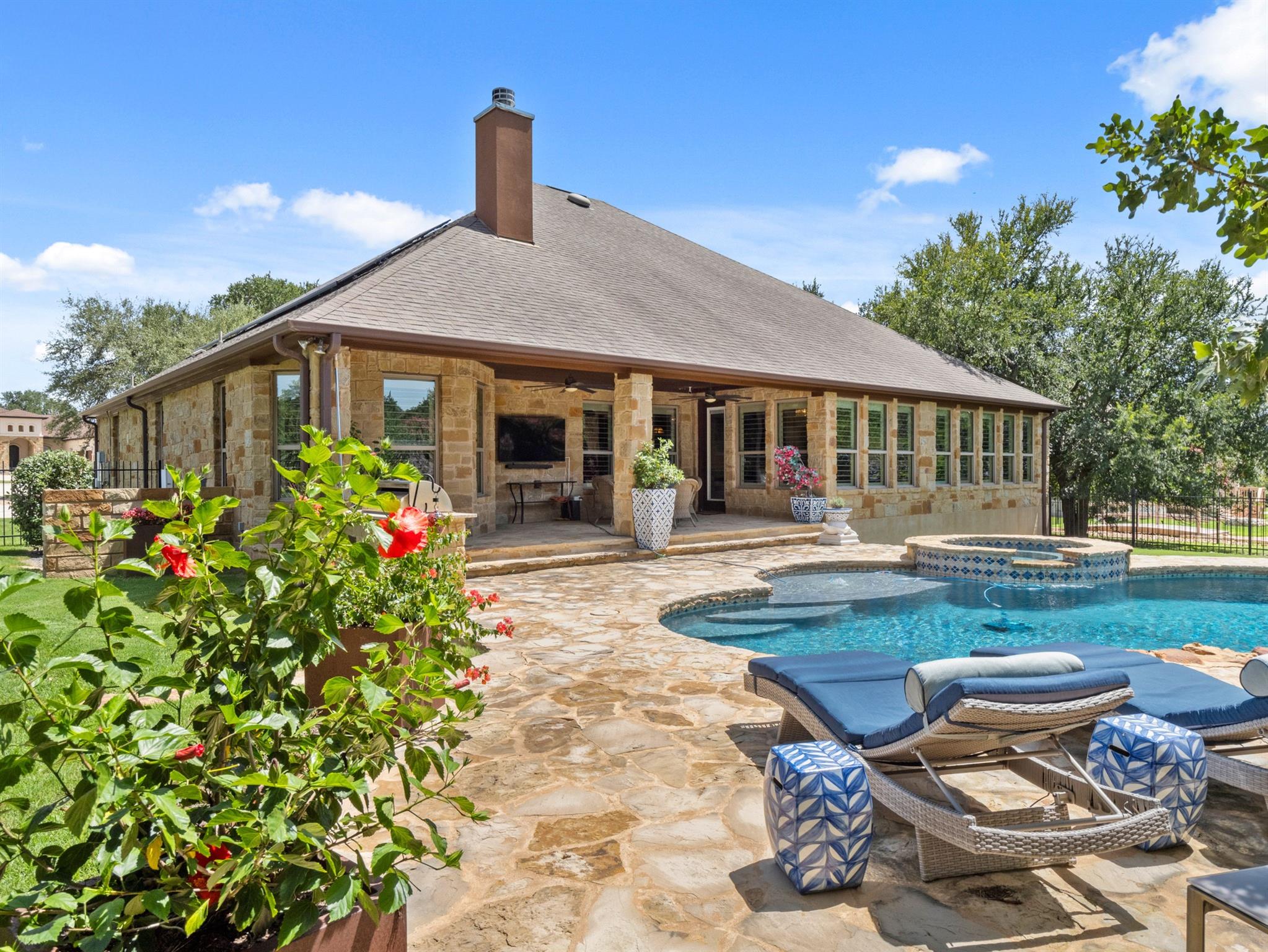 390 Hawthorne LOOP