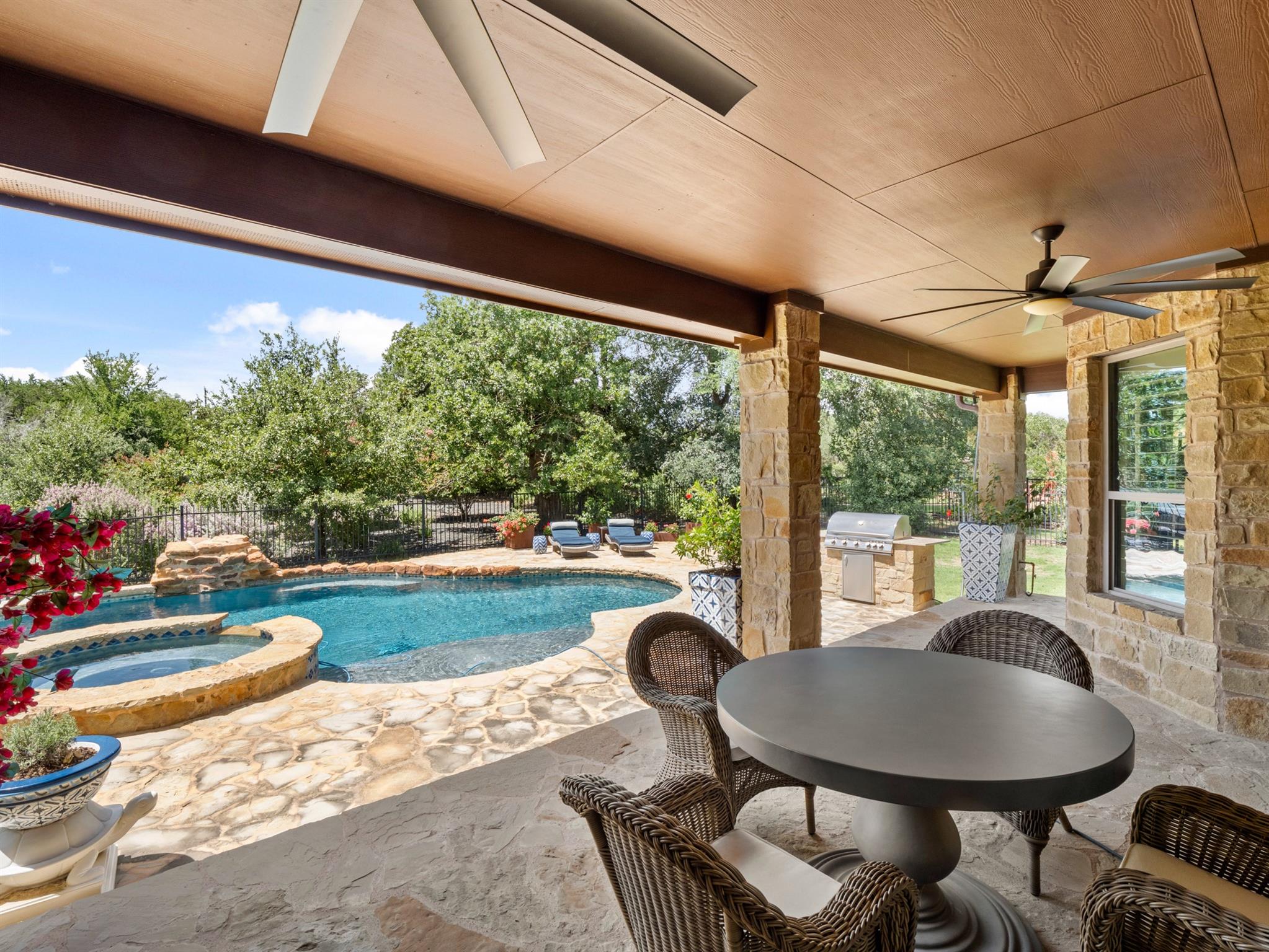 390 Hawthorne LOOP