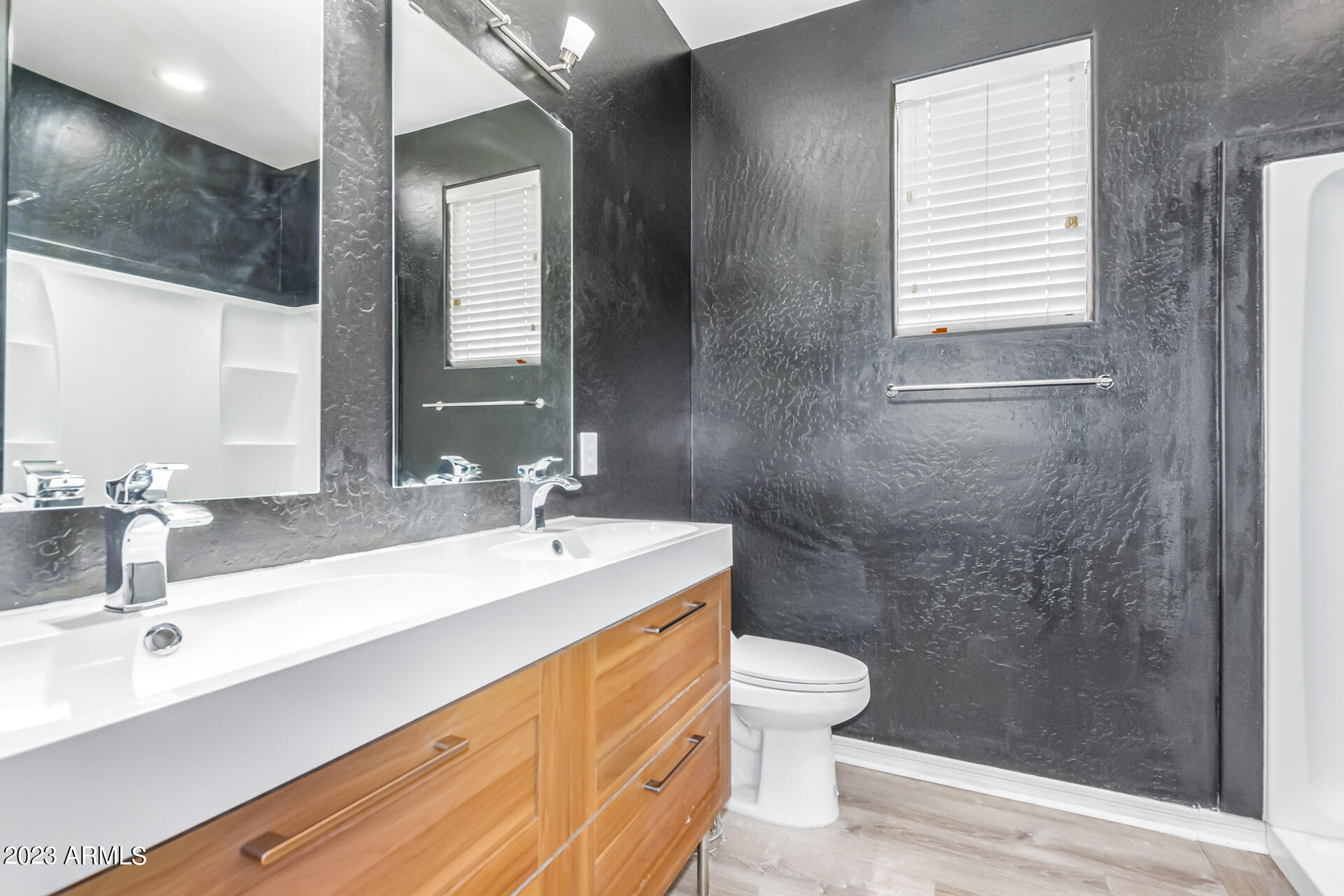 4514 E TRIGGER Way