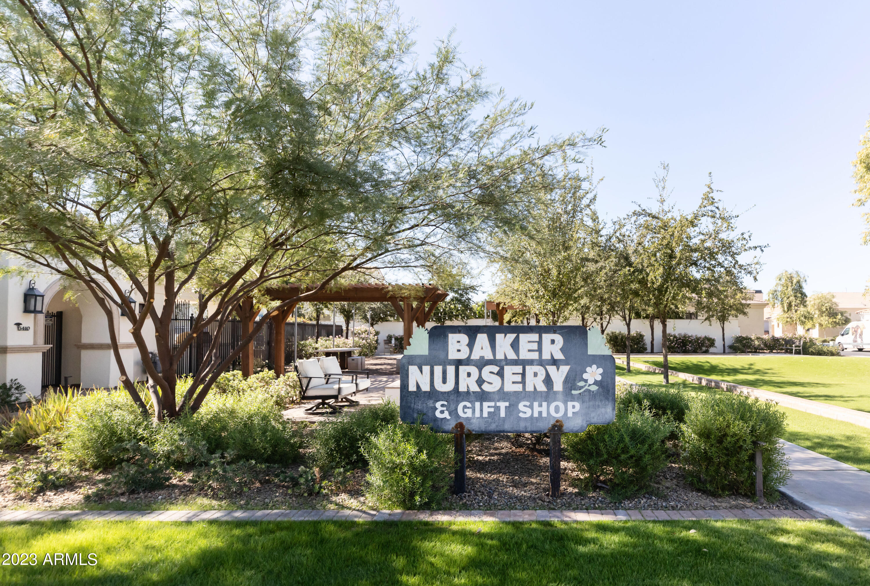 3911 E MITCHELL Drive