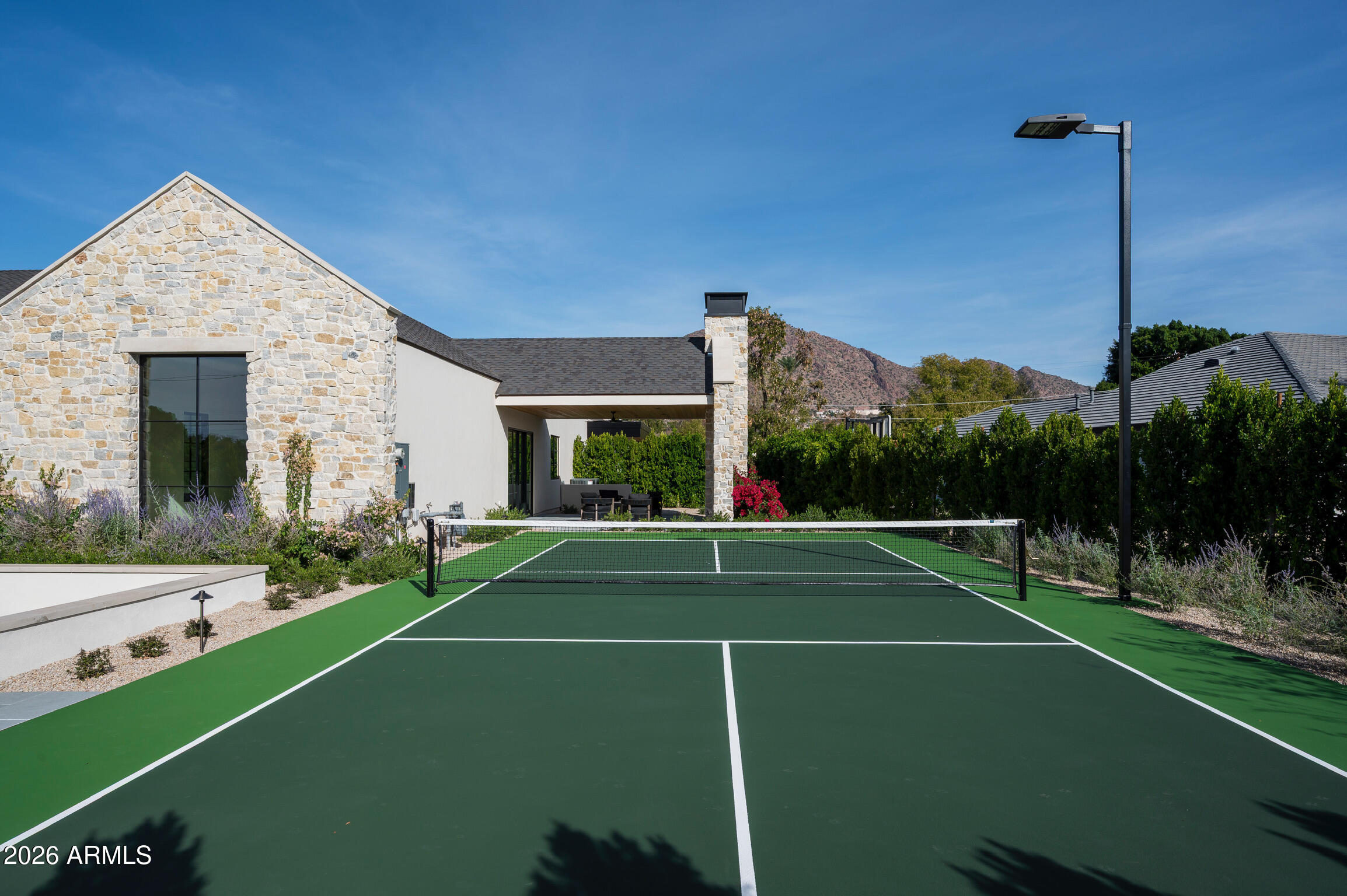 4864 E LAFAYETTE Boulevard