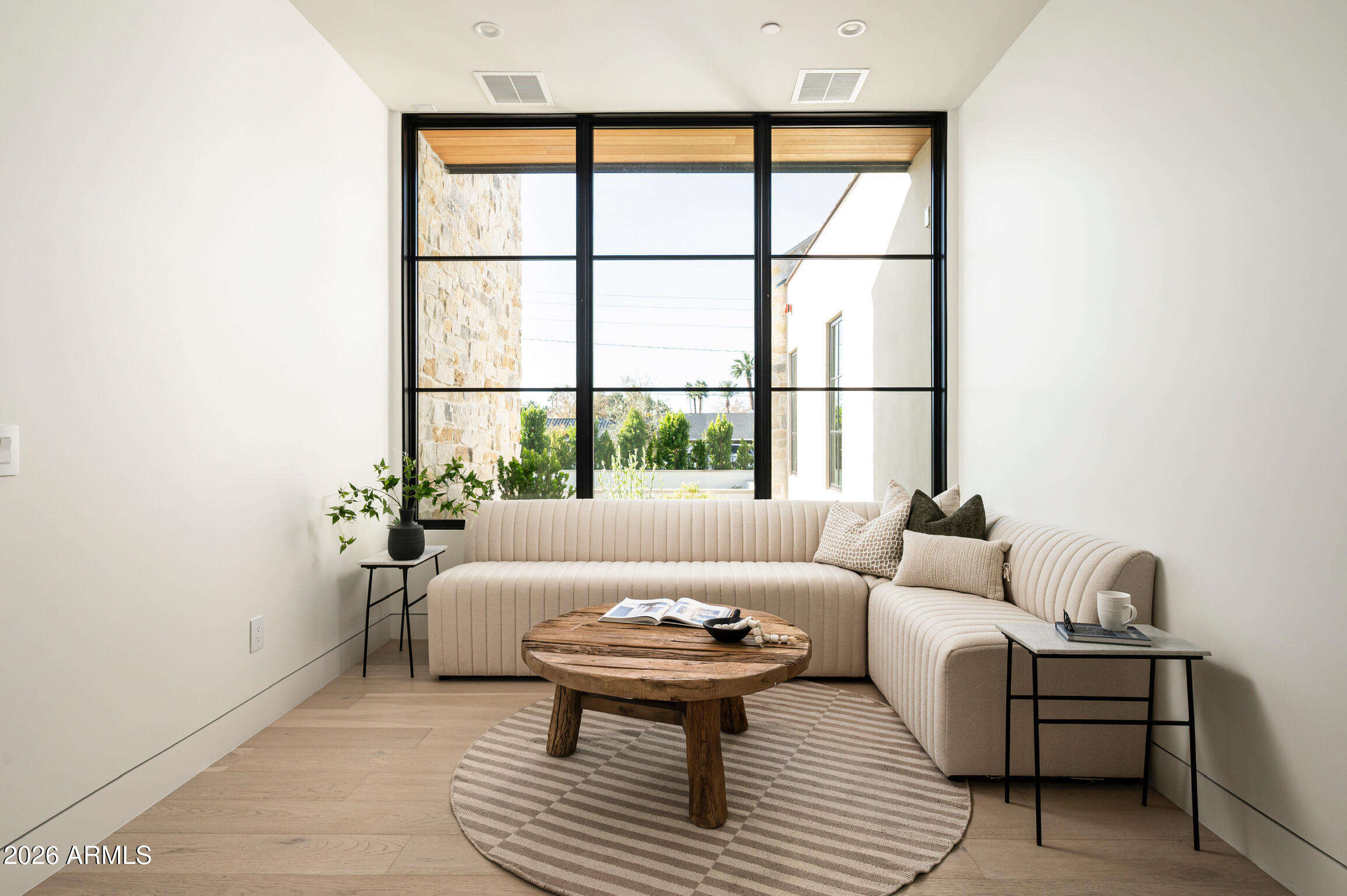 4864 E LAFAYETTE Boulevard