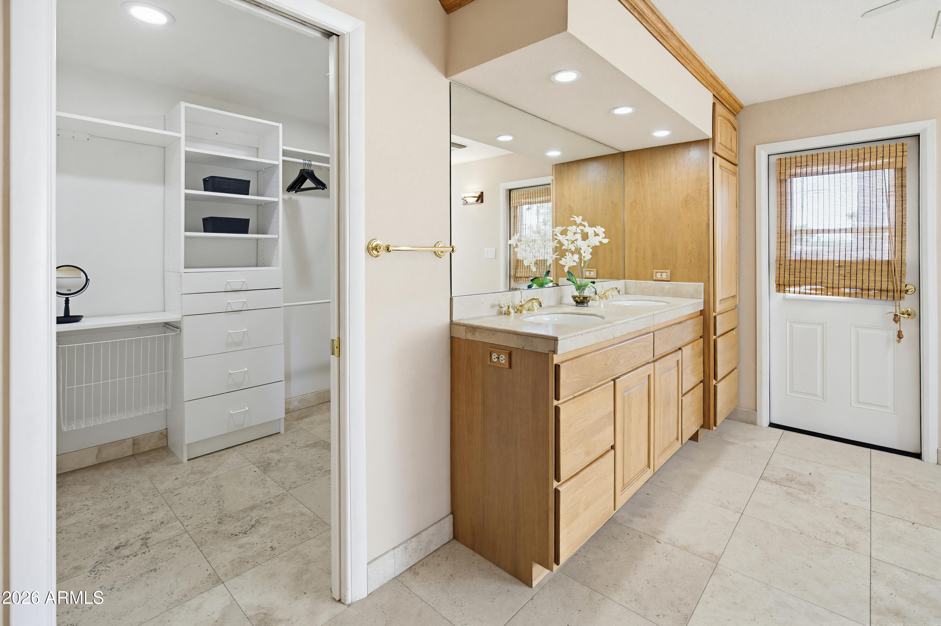 6521 E SWEETWATER Avenue